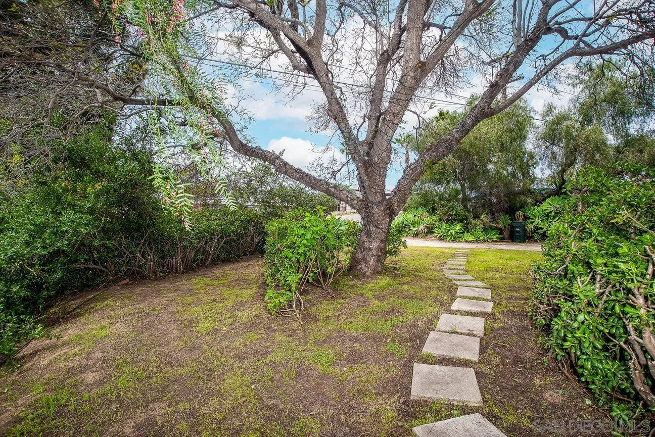 Lemon Grove, California 91945, United States, 2 Bedrooms Bedrooms, ,1 BathroomBathrooms,Residential,Pending,103026