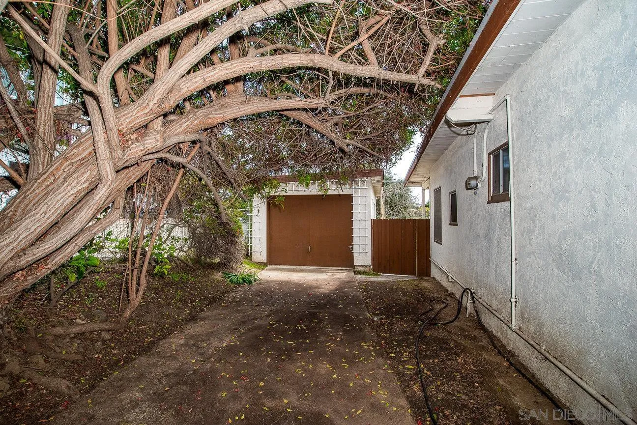 Lemon Grove, California 91945, United States, 2 Bedrooms Bedrooms, ,1 BathroomBathrooms,Residential,Pending,103026