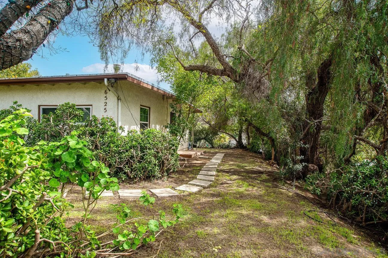 Lemon Grove, California 91945, United States, 2 Bedrooms Bedrooms, ,1 BathroomBathrooms,Residential,Pending,103026