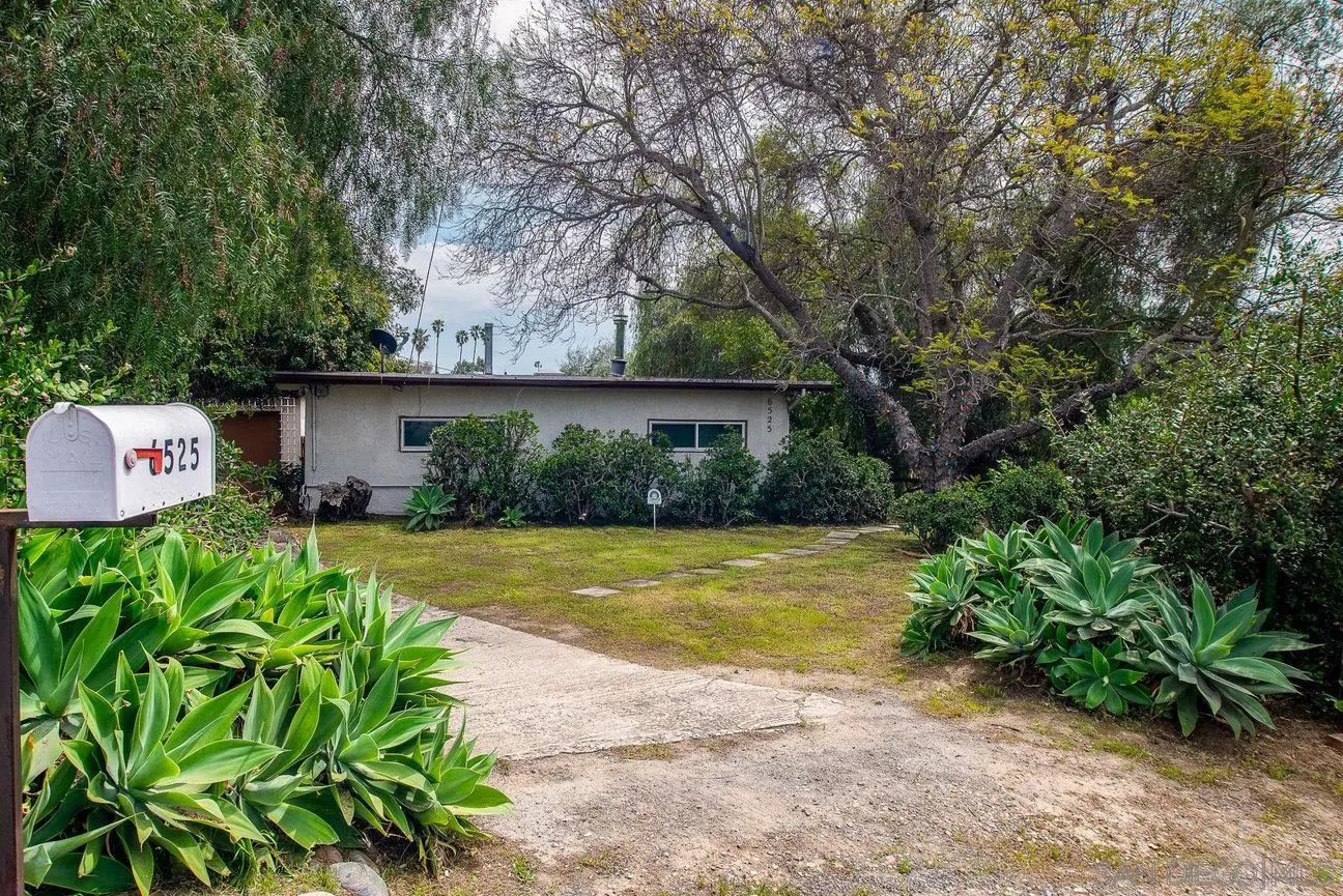 Lemon Grove, California 91945, United States, 2 Bedrooms Bedrooms, ,1 BathroomBathrooms,Residential,Pending,103026