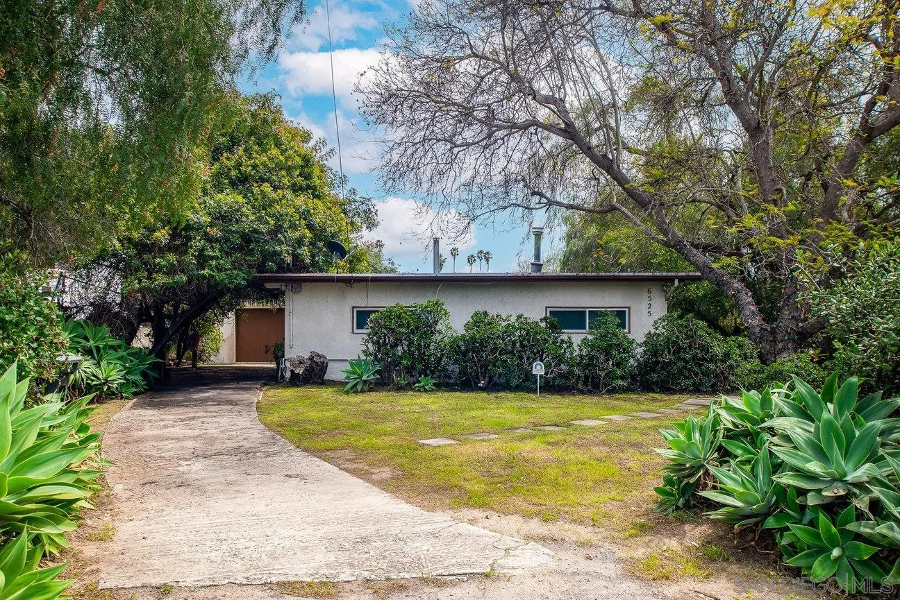 Lemon Grove, California 91945, United States, 2 Bedrooms Bedrooms, ,1 BathroomBathrooms,Residential,Pending,103026