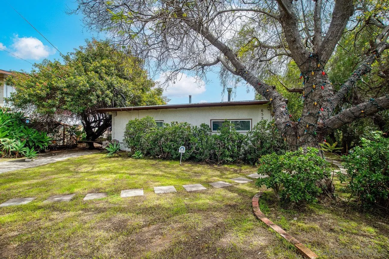 Lemon Grove, California 91945, United States, 2 Bedrooms Bedrooms, ,1 BathroomBathrooms,Residential,Pending,103026