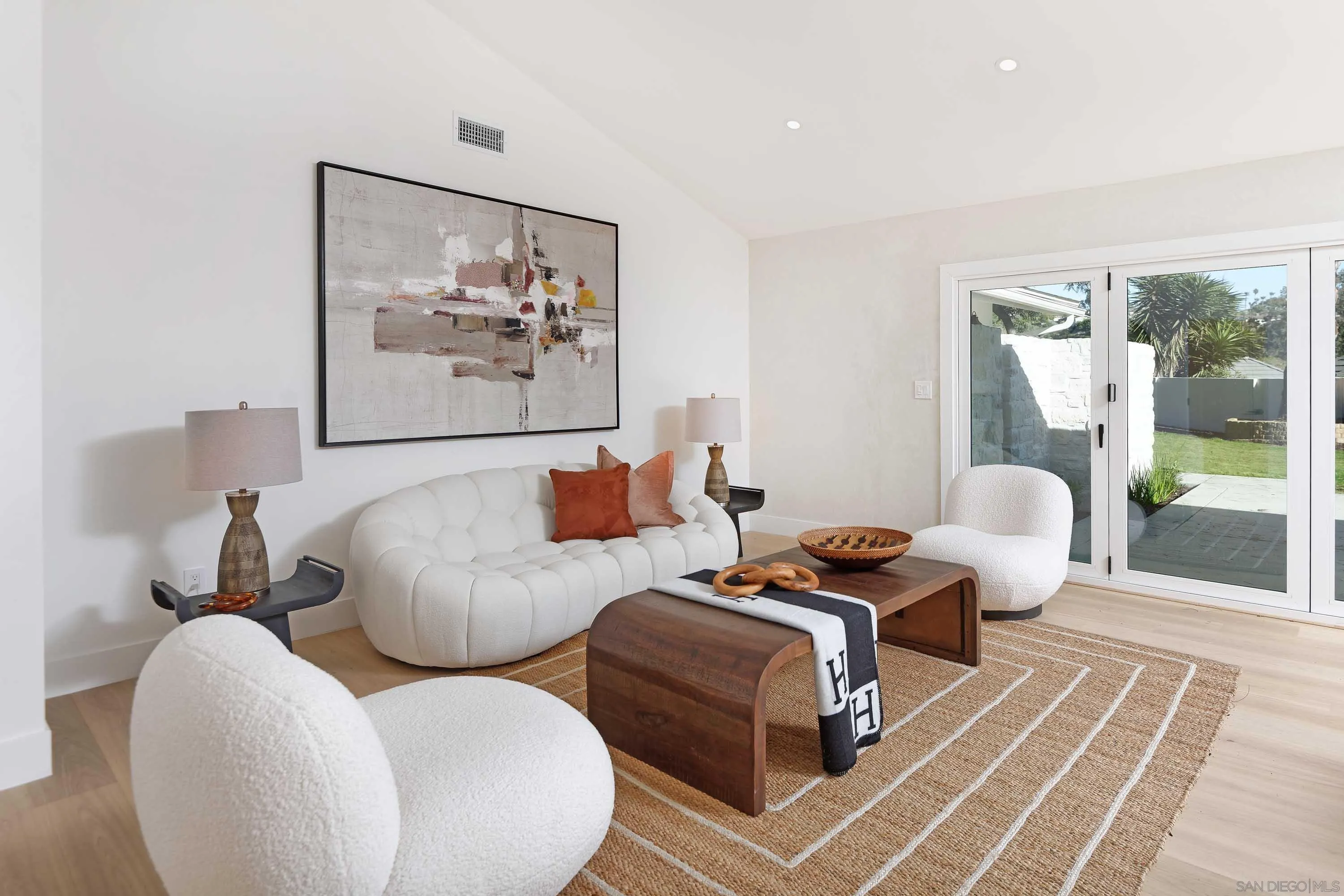 La Jolla, California 92037, United States, 4 Bedrooms Bedrooms, ,3 BathroomsBathrooms,Residential,Pending,13599