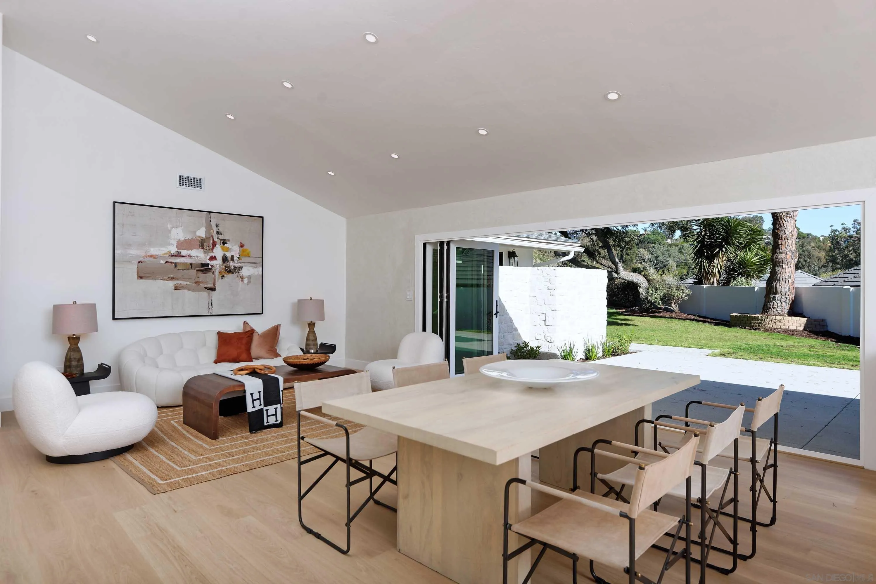 La Jolla, California 92037, United States, 4 Bedrooms Bedrooms, ,3 BathroomsBathrooms,Residential,Pending,13599