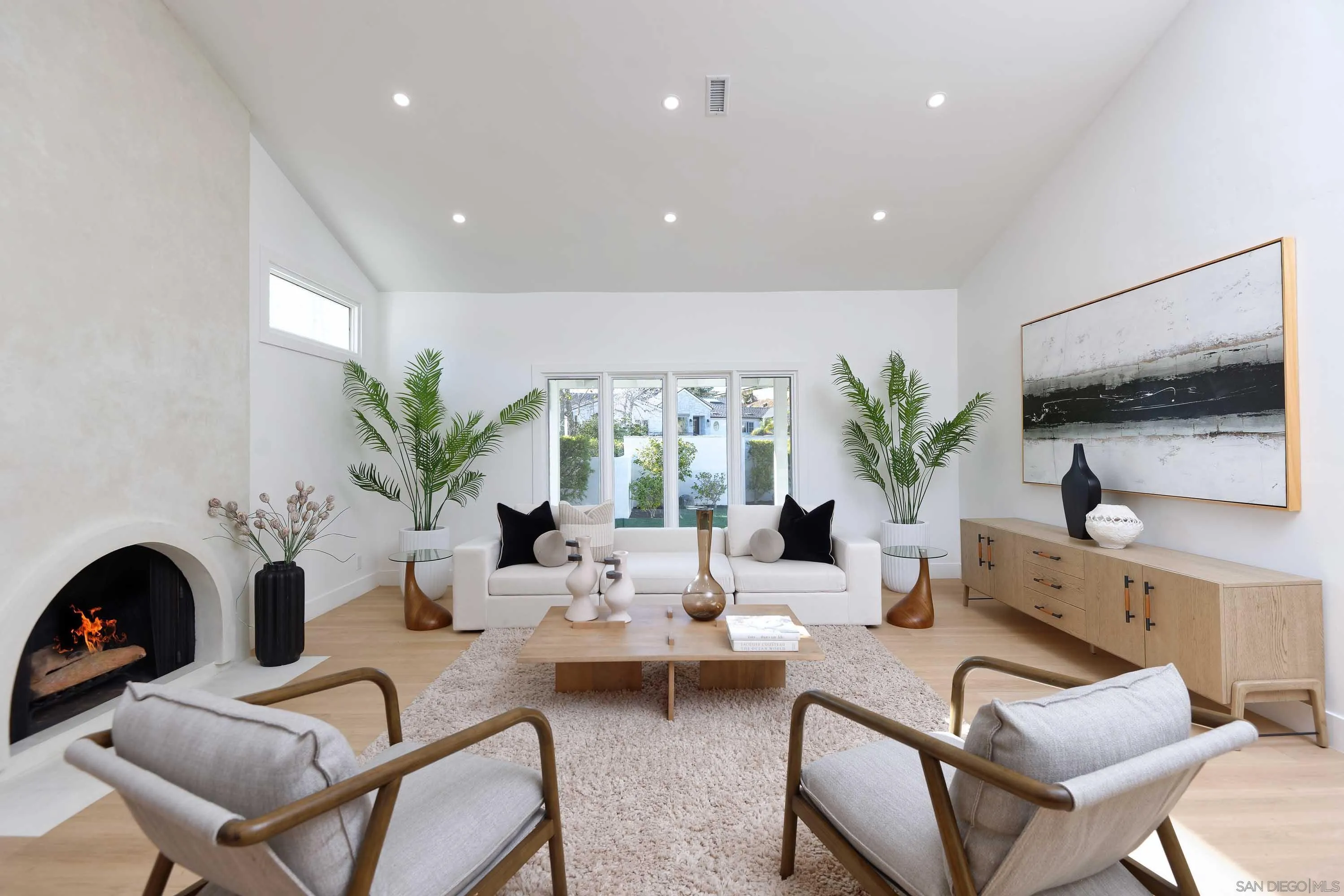 La Jolla, California 92037, United States, 4 Bedrooms Bedrooms, ,3 BathroomsBathrooms,Residential,Pending,13599