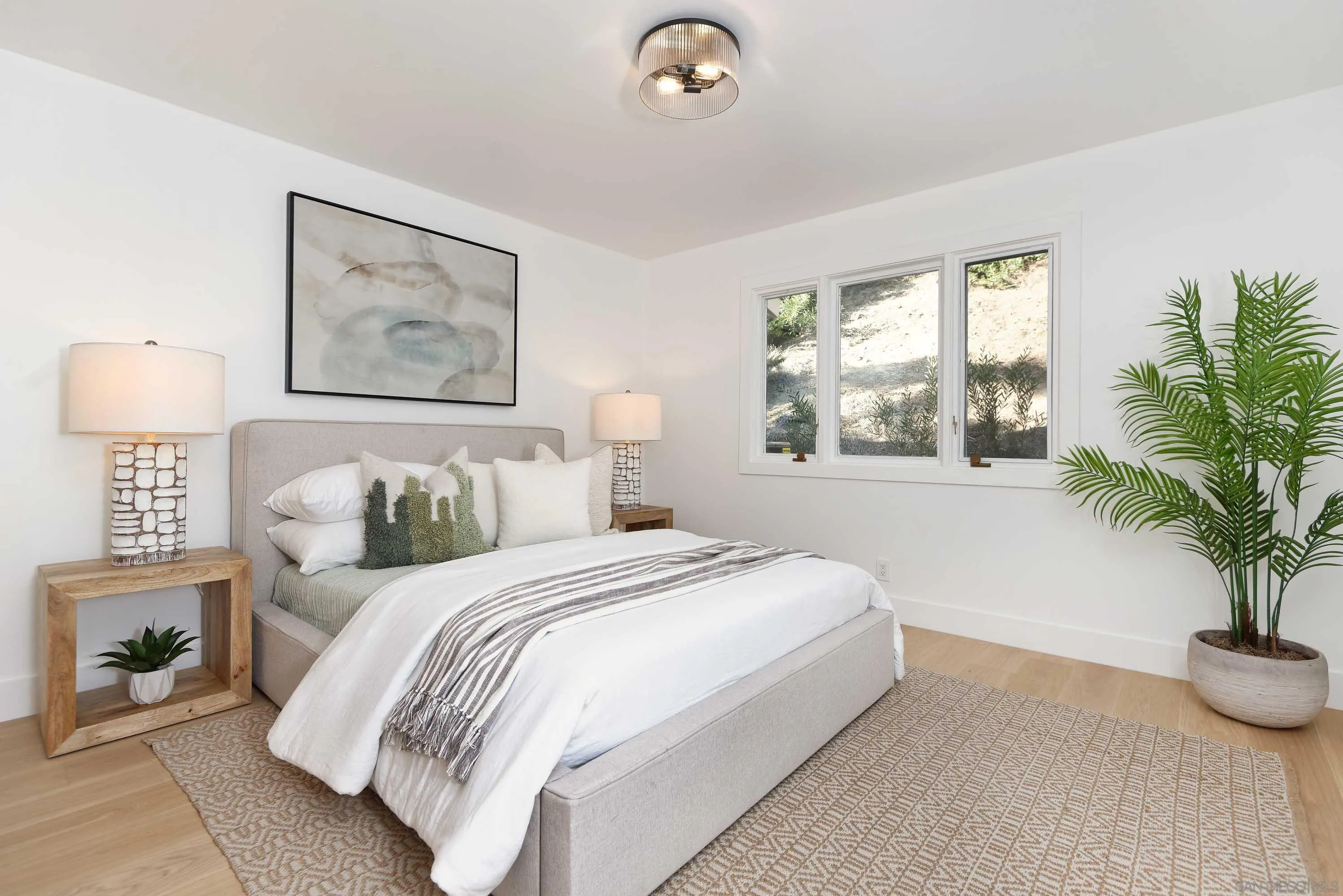 La Jolla, California 92037, United States, 4 Bedrooms Bedrooms, ,3 BathroomsBathrooms,Residential,Pending,13599