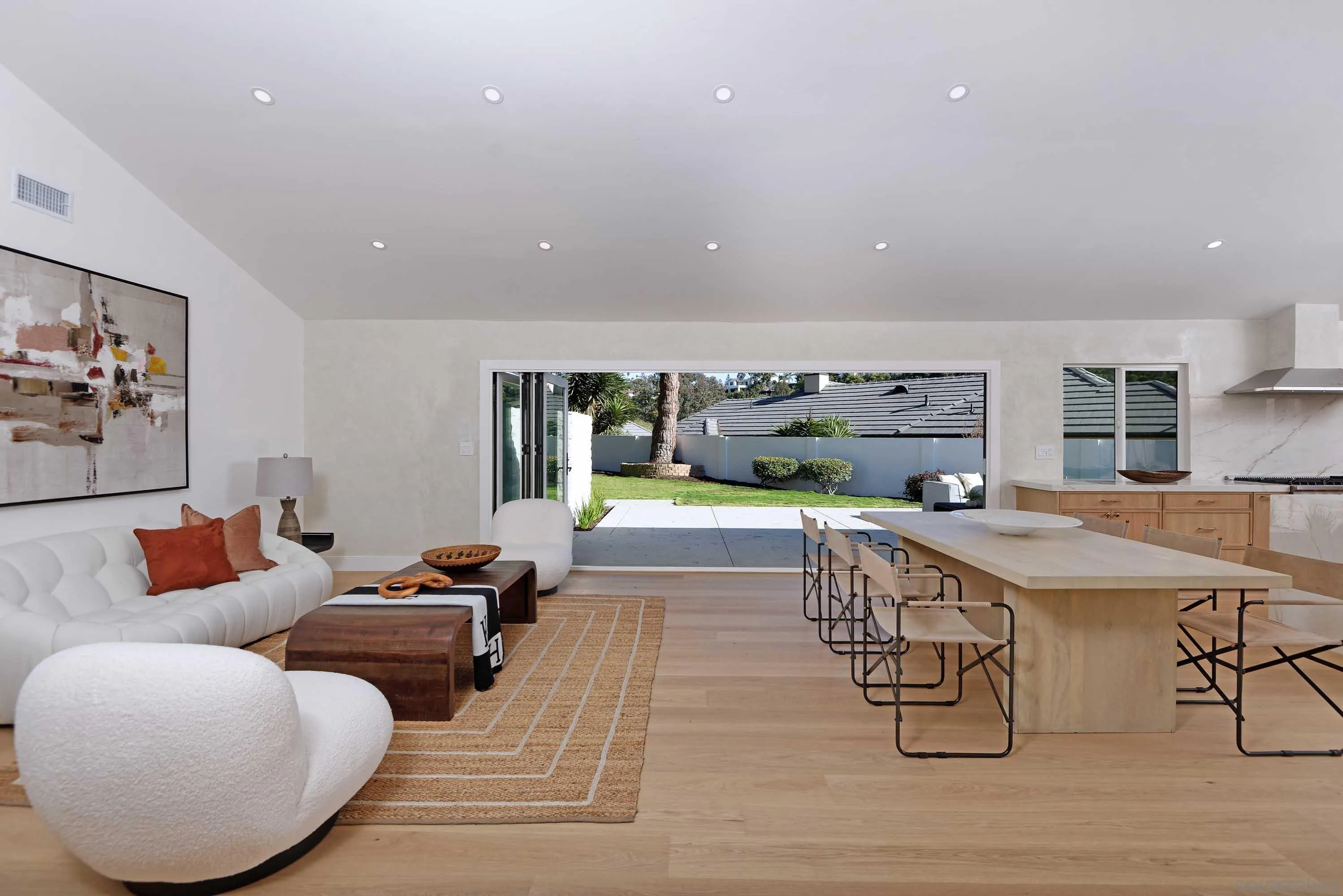 La Jolla, California 92037, United States, 4 Bedrooms Bedrooms, ,3 BathroomsBathrooms,Residential,Pending,13599