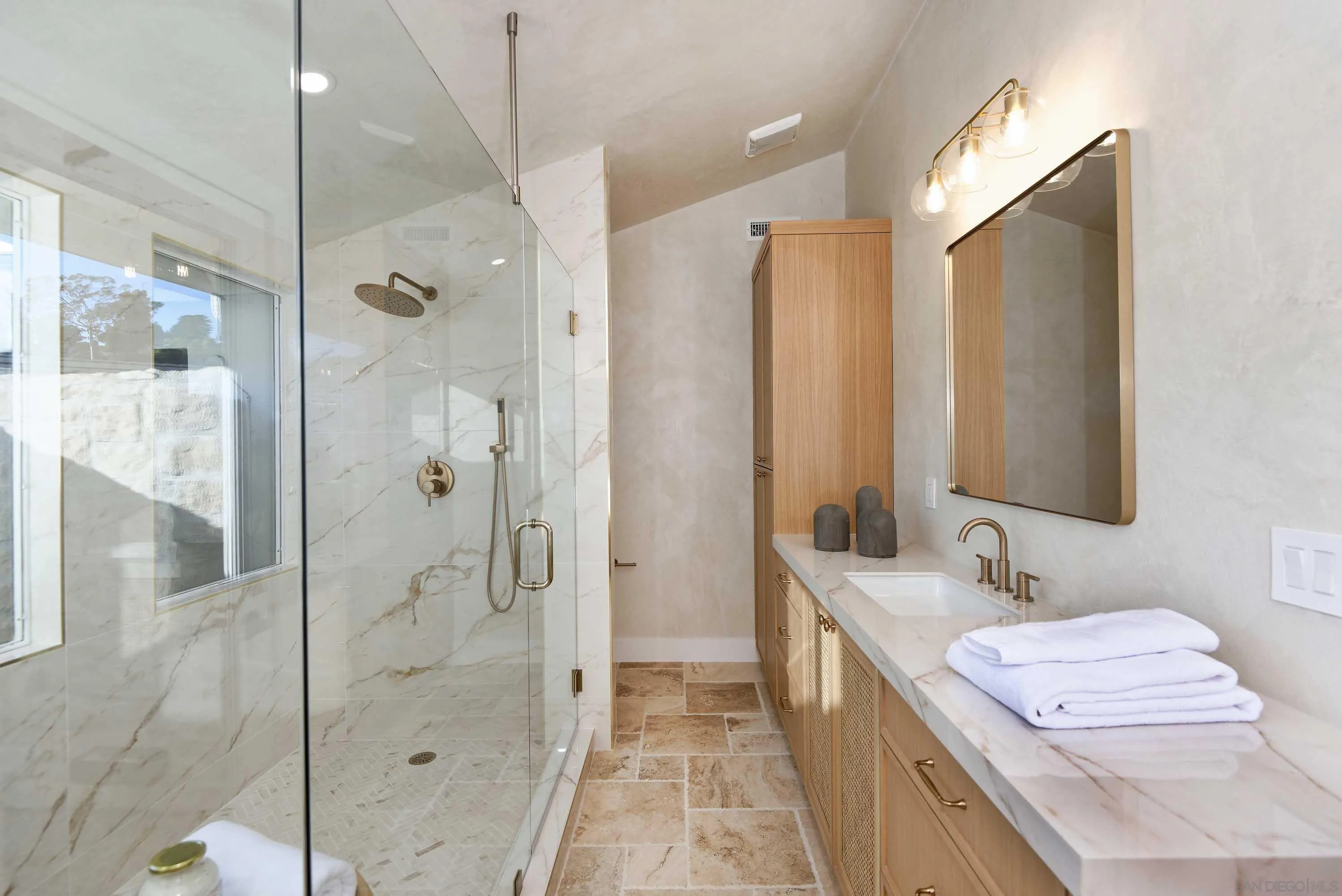 La Jolla, California 92037, United States, 4 Bedrooms Bedrooms, ,3 BathroomsBathrooms,Residential,Pending,13599