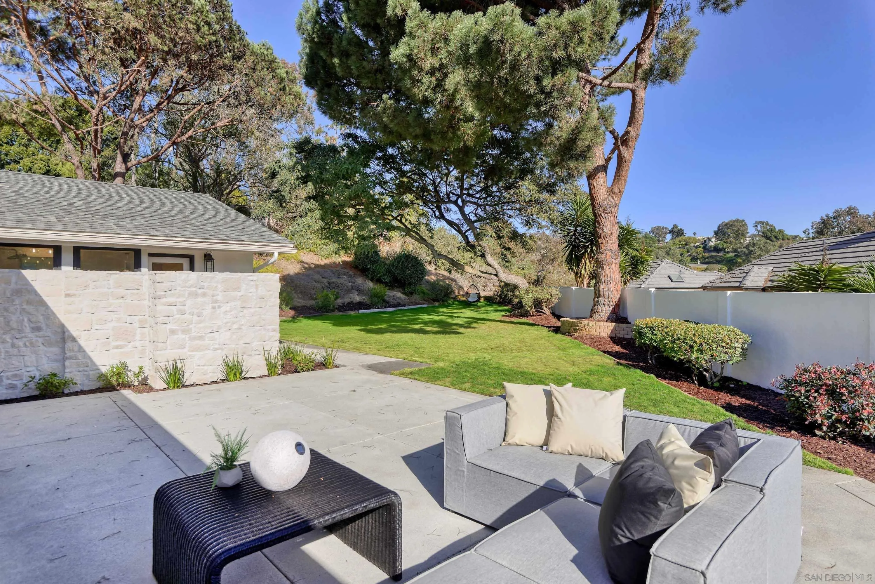 La Jolla, California 92037, United States, 4 Bedrooms Bedrooms, ,3 BathroomsBathrooms,Residential,Pending,13599