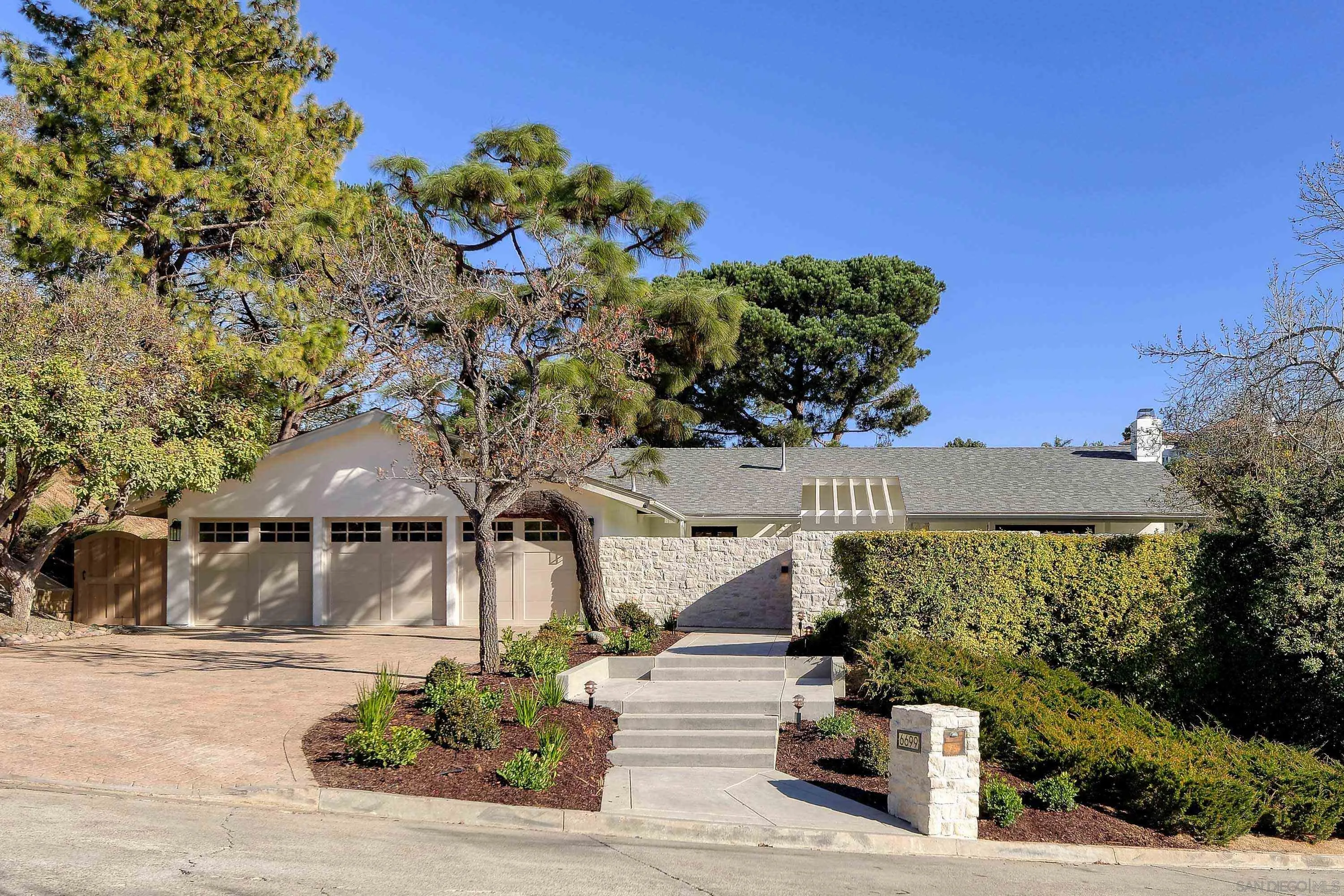 La Jolla, California 92037, United States, 4 Bedrooms Bedrooms, ,3 BathroomsBathrooms,Residential,Pending,13599