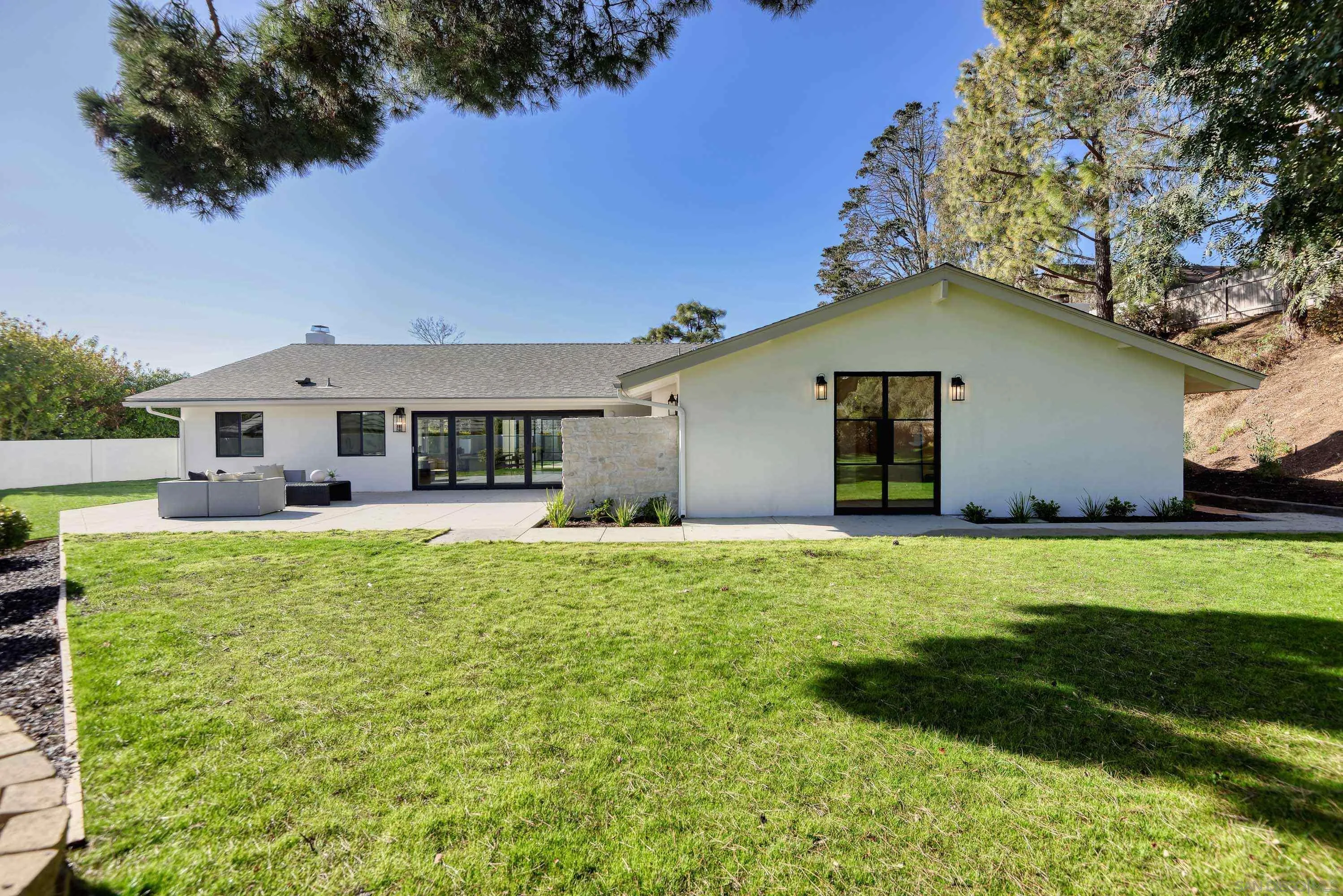 La Jolla, California 92037, United States, 4 Bedrooms Bedrooms, ,3 BathroomsBathrooms,Residential,Pending,13599