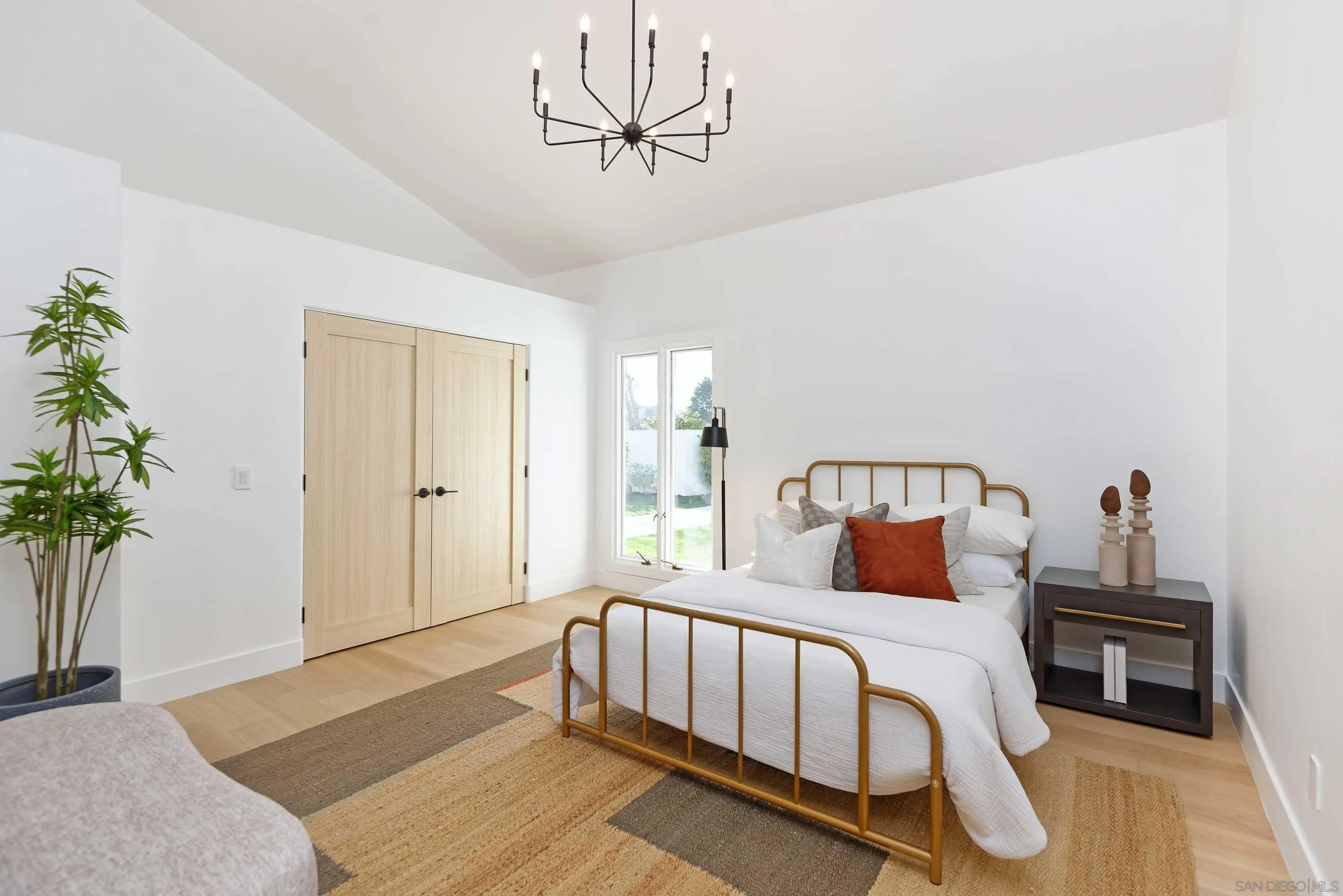 La Jolla, California 92037, United States, 4 Bedrooms Bedrooms, ,3 BathroomsBathrooms,Residential,Pending,13599