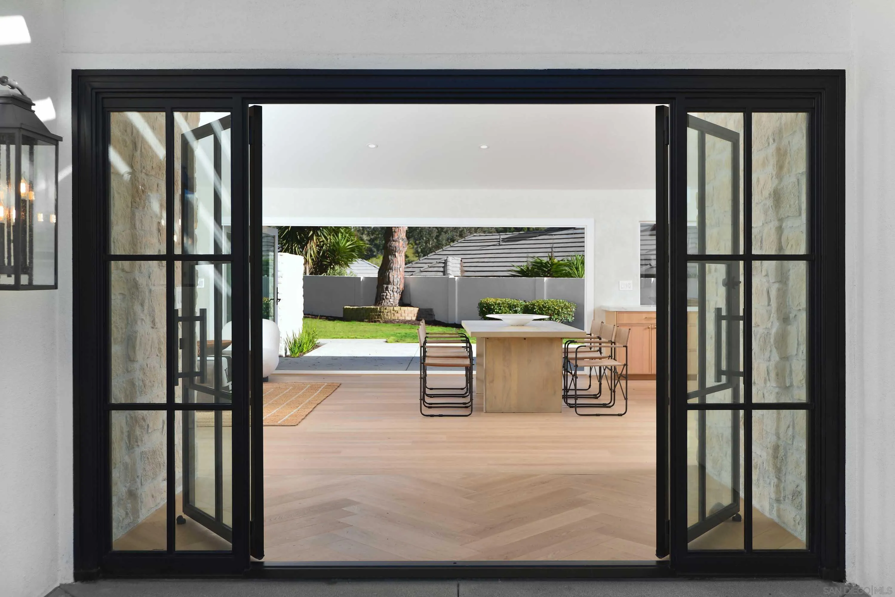 La Jolla, California 92037, United States, 4 Bedrooms Bedrooms, ,3 BathroomsBathrooms,Residential,Pending,13599