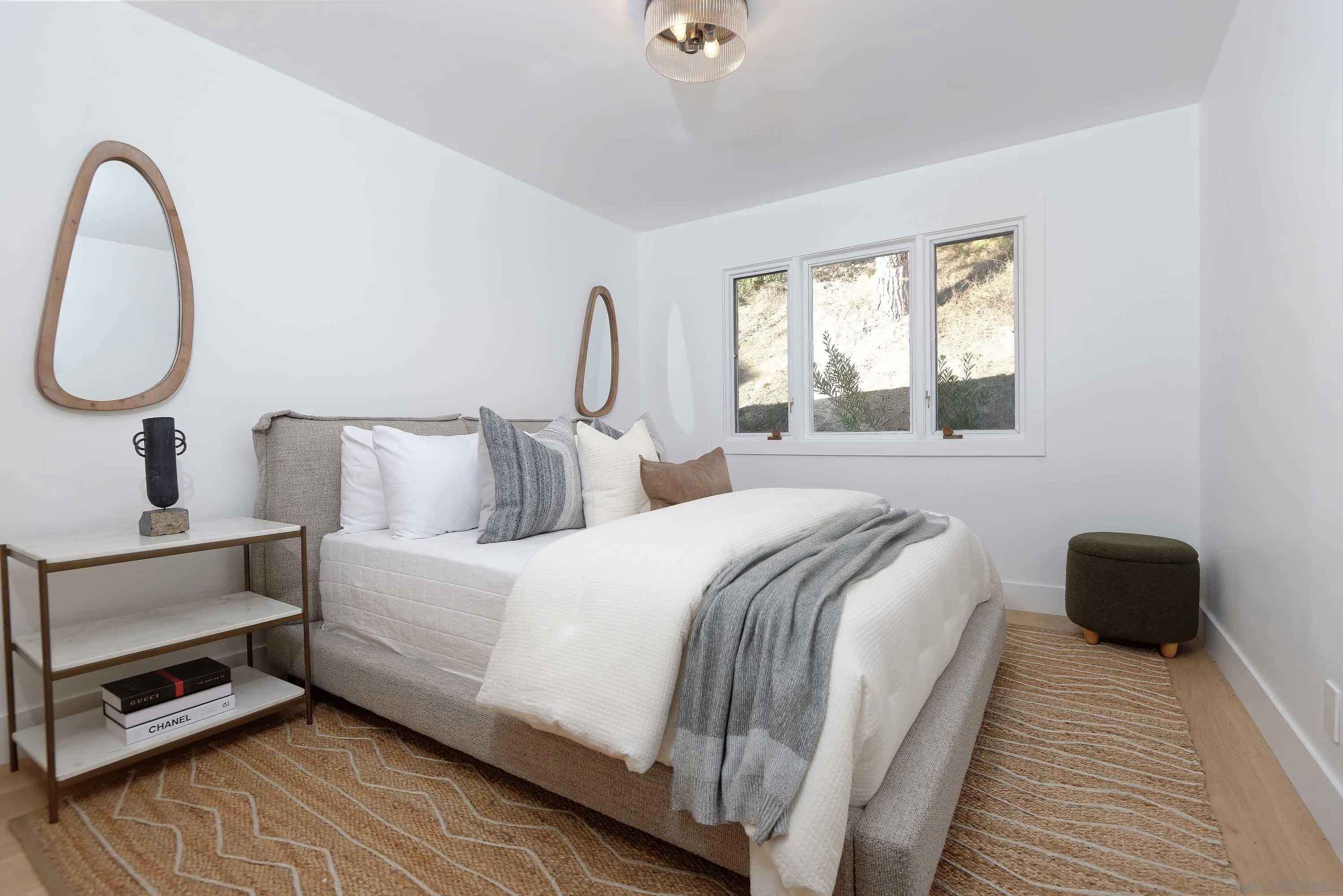 La Jolla, California 92037, United States, 4 Bedrooms Bedrooms, ,3 BathroomsBathrooms,Residential,Pending,13599