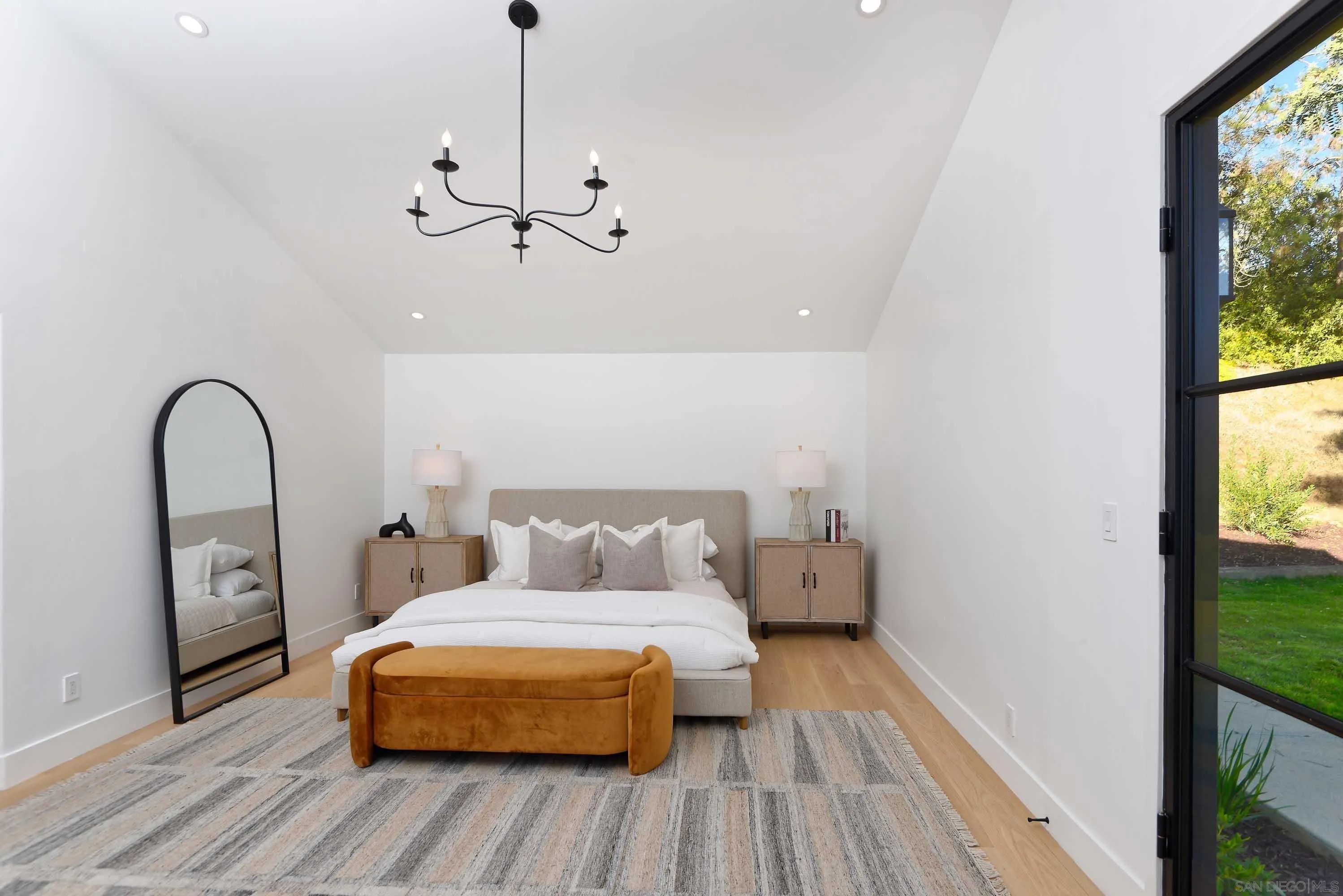 La Jolla, California 92037, United States, 4 Bedrooms Bedrooms, ,3 BathroomsBathrooms,Residential,Pending,13599