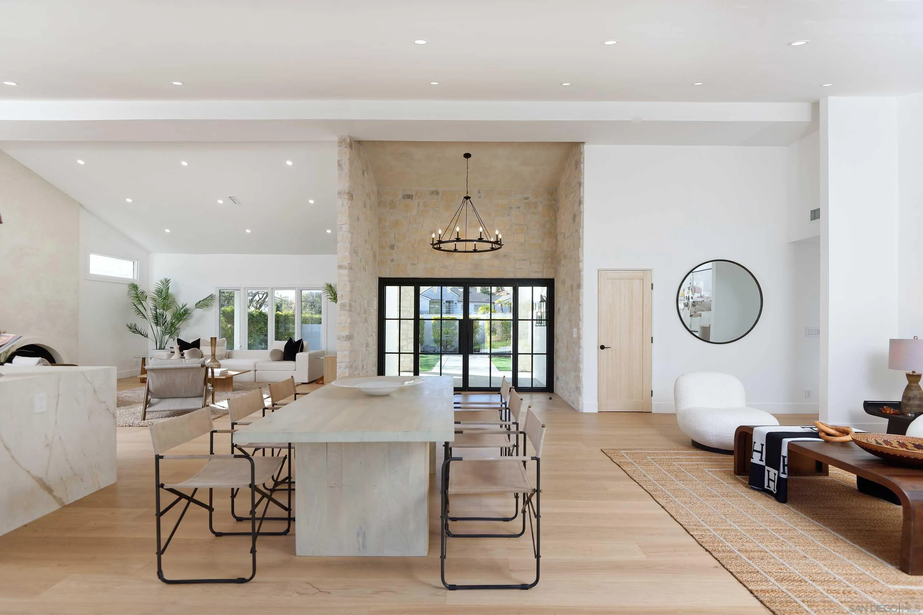 La Jolla, California 92037, United States, 4 Bedrooms Bedrooms, ,3 BathroomsBathrooms,Residential,Pending,13599