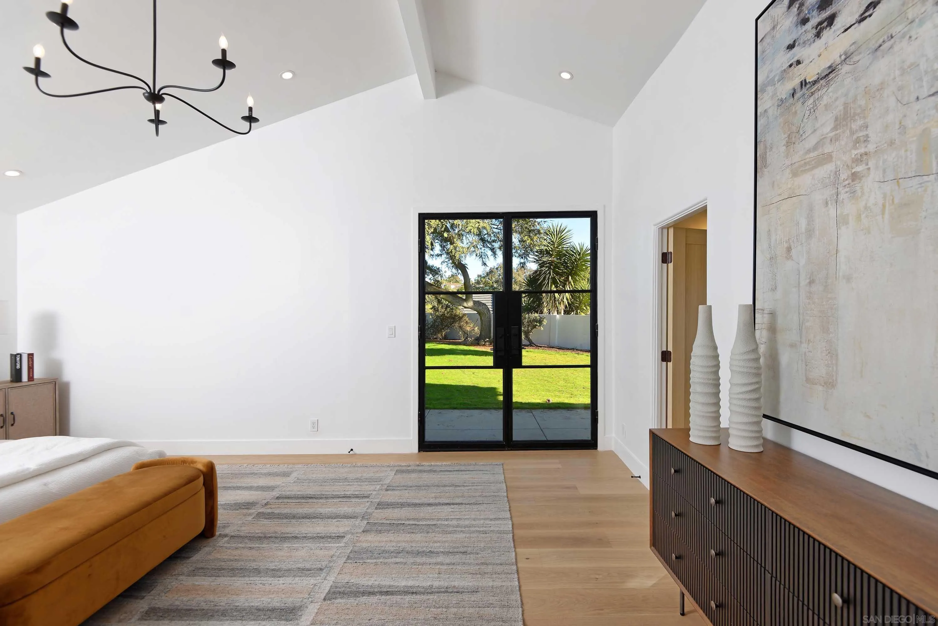 La Jolla, California 92037, United States, 4 Bedrooms Bedrooms, ,3 BathroomsBathrooms,Residential,Pending,13599