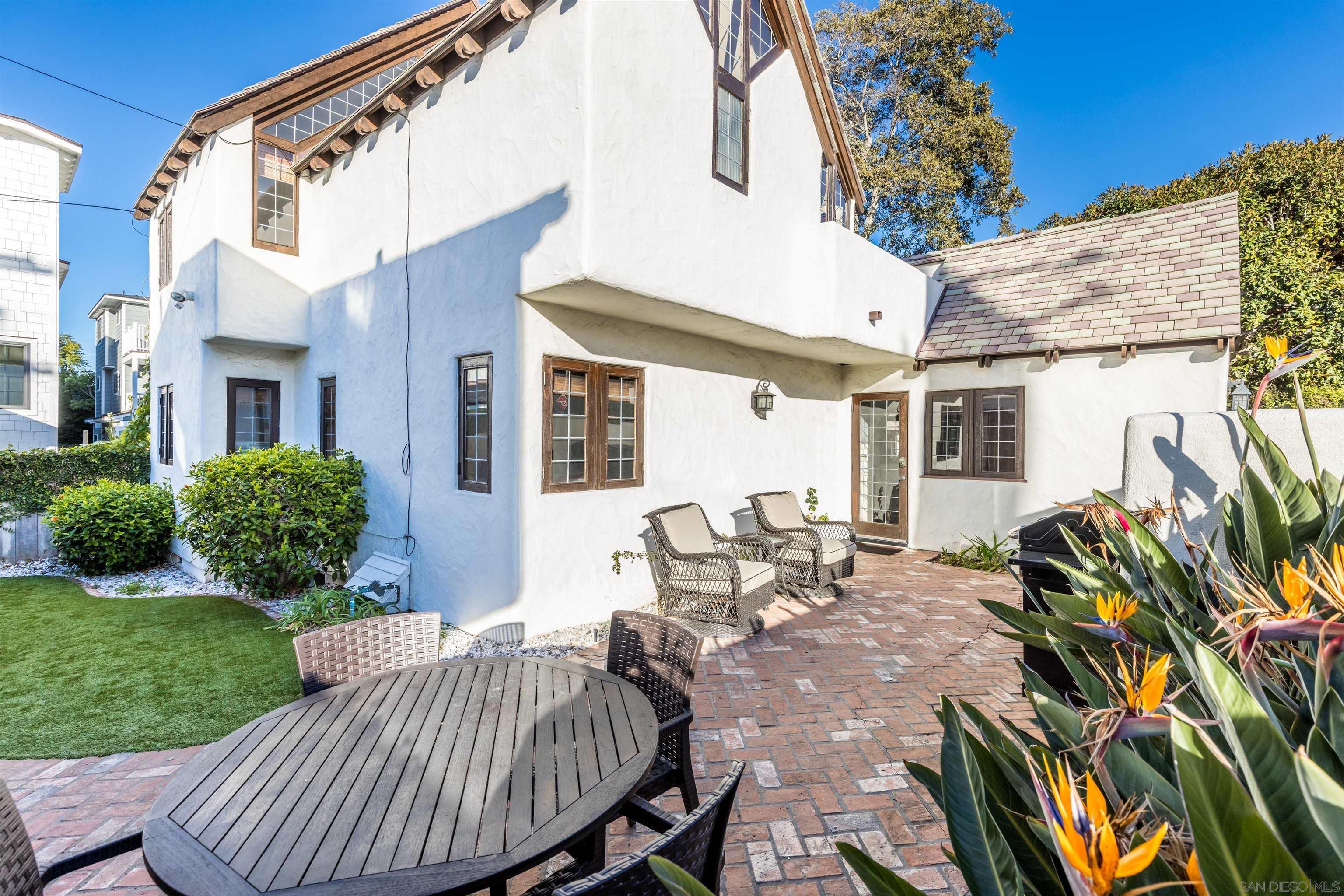 2136 Paseo Dorado