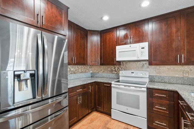 992 Lupine Hills Dr.