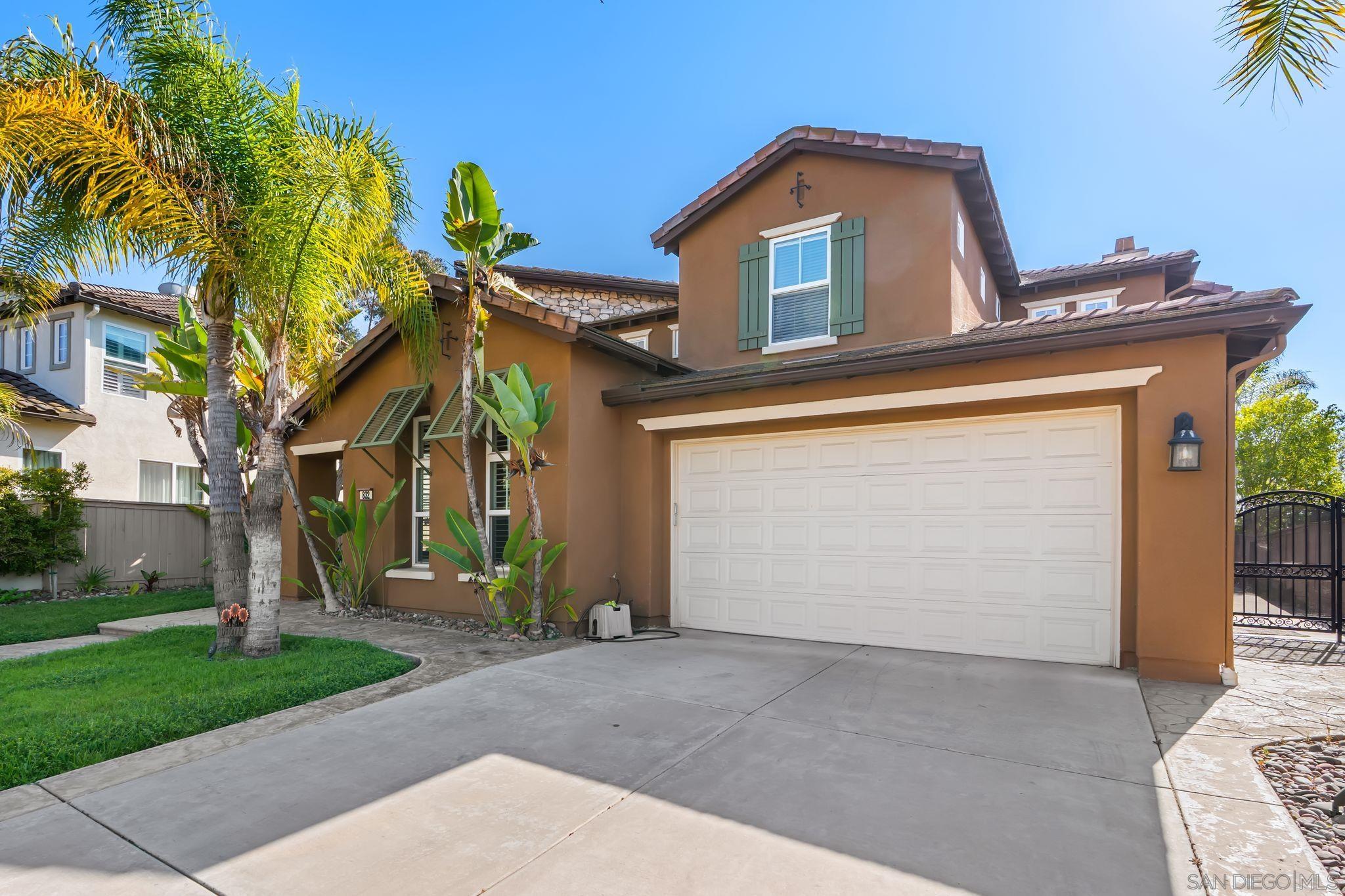 832 Shadow Ridge Pl