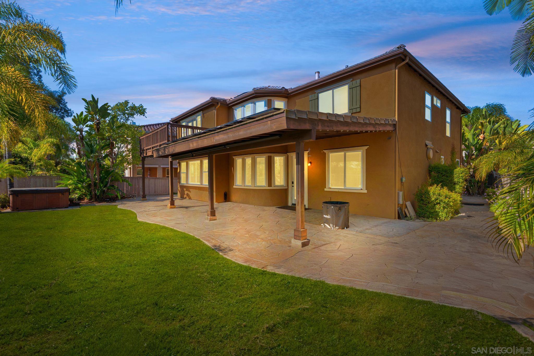 832 Shadow Ridge Pl