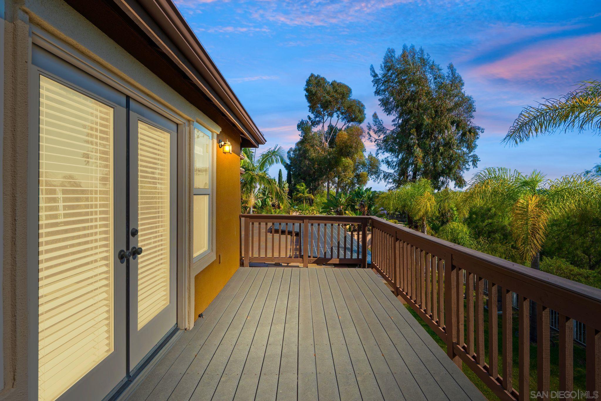 832 Shadow Ridge Pl