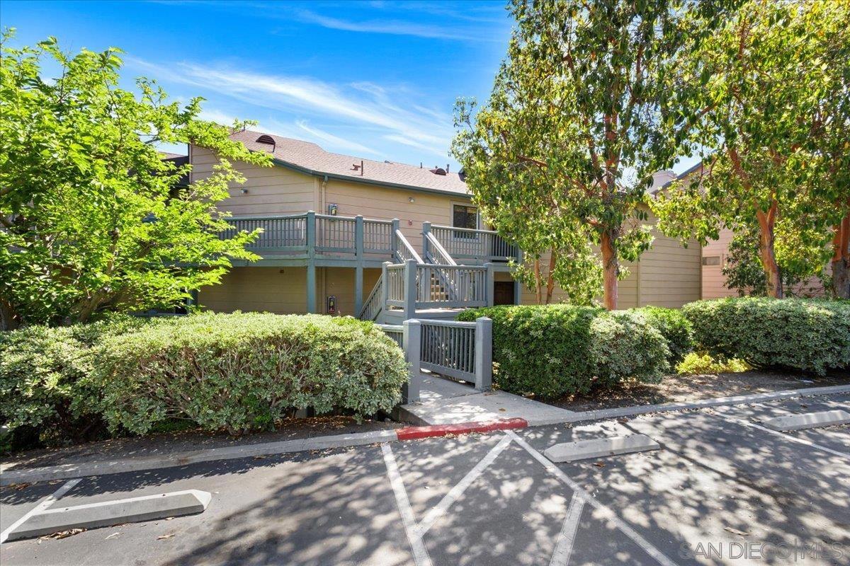 3025 Golden Oak Way