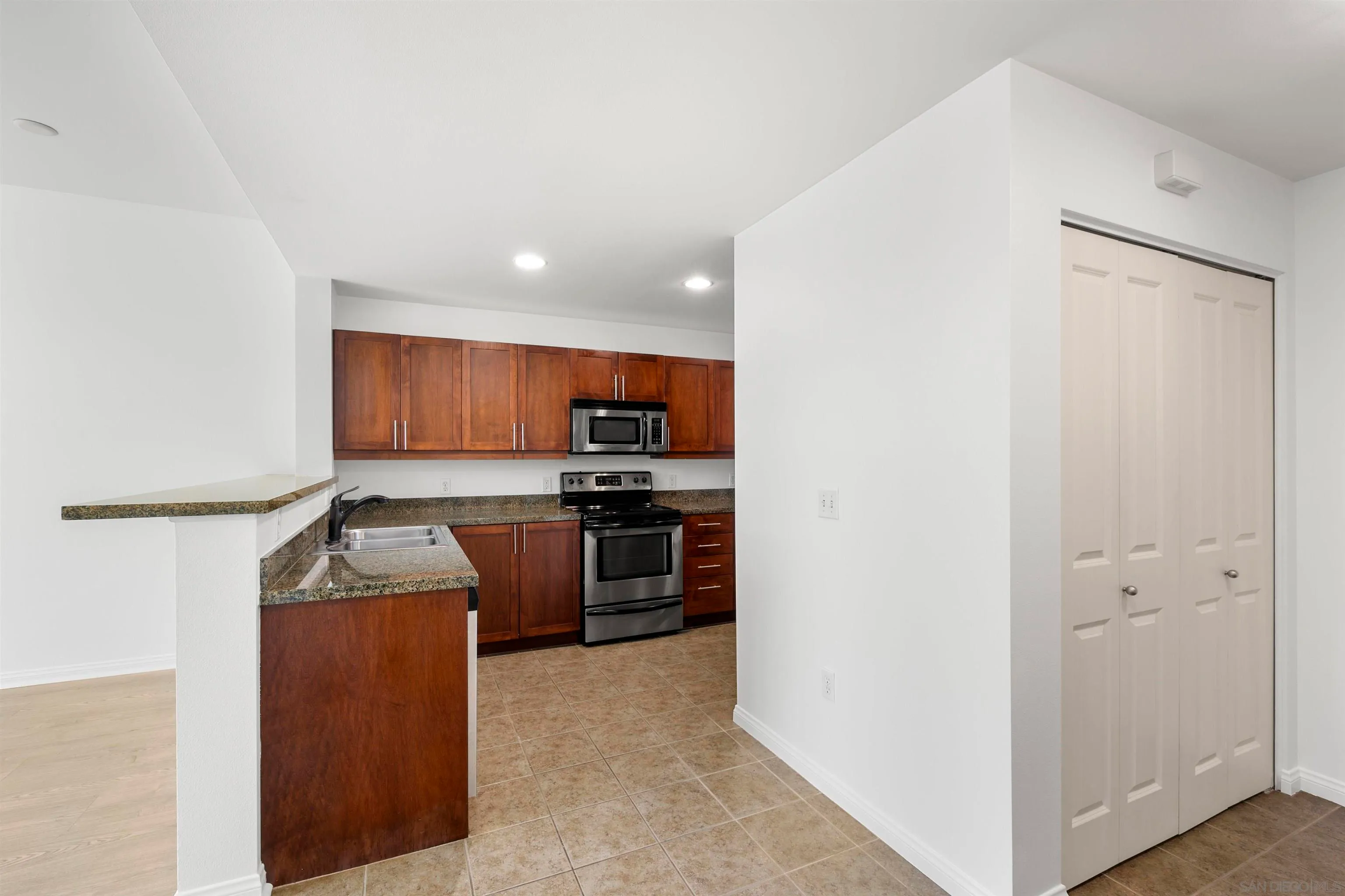 San Diego, California 92101, United States, 1 Bedroom Bedrooms, ,1 BathroomBathrooms,Residential,Pending,18589