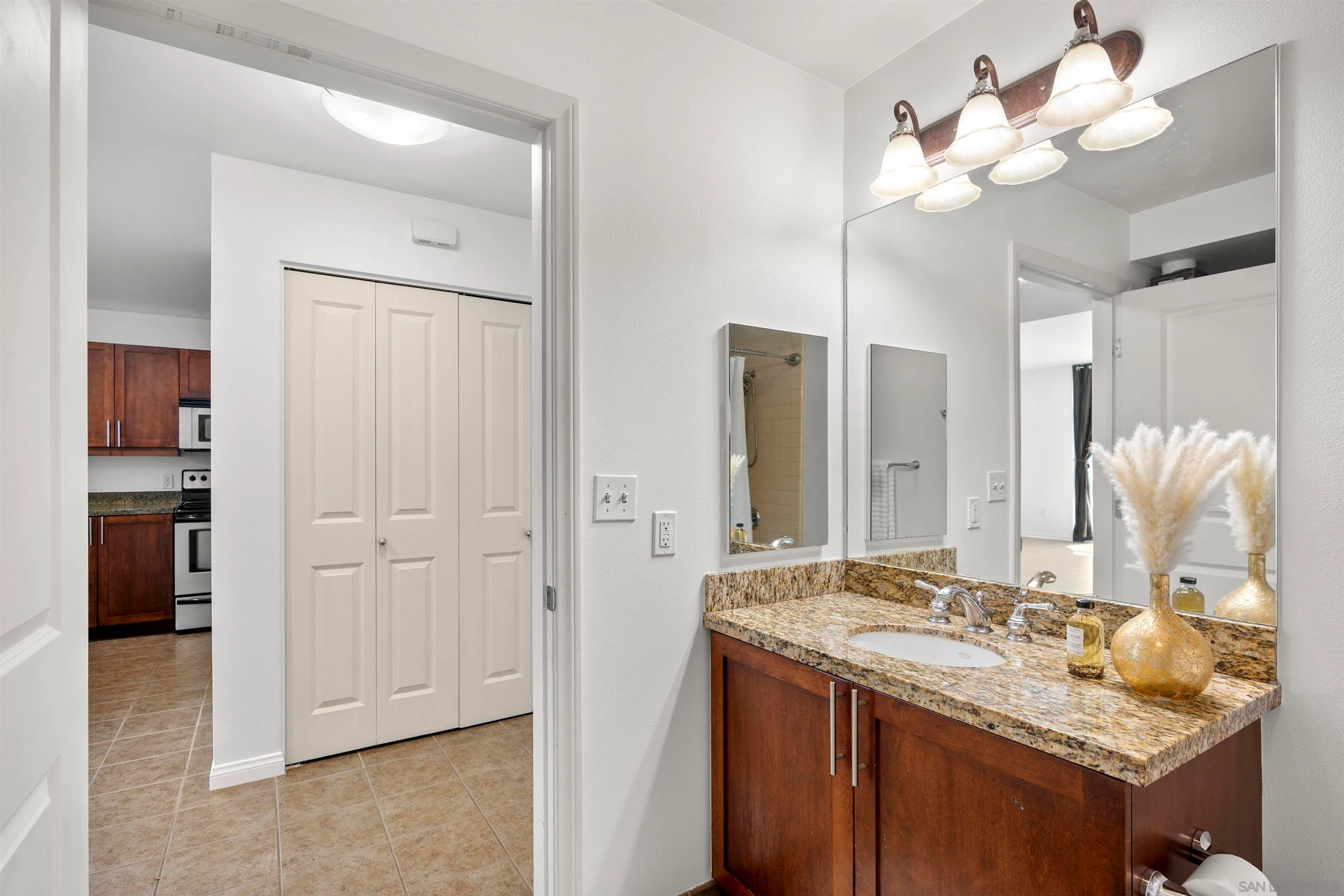 San Diego, California 92101, United States, 1 Bedroom Bedrooms, ,1 BathroomBathrooms,Residential,Pending,18589