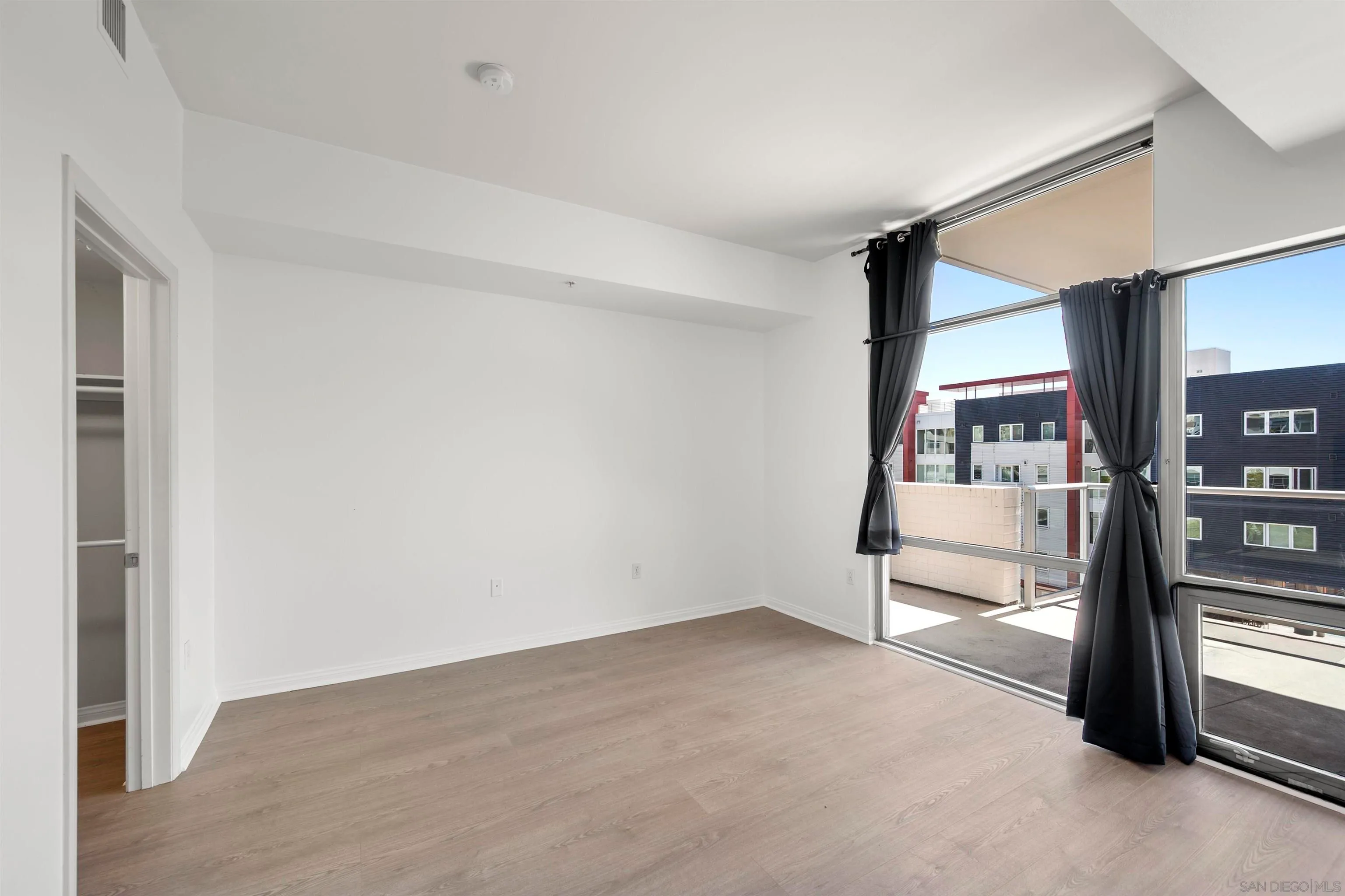 San Diego, California 92101, United States, 1 Bedroom Bedrooms, ,1 BathroomBathrooms,Residential,Pending,18589