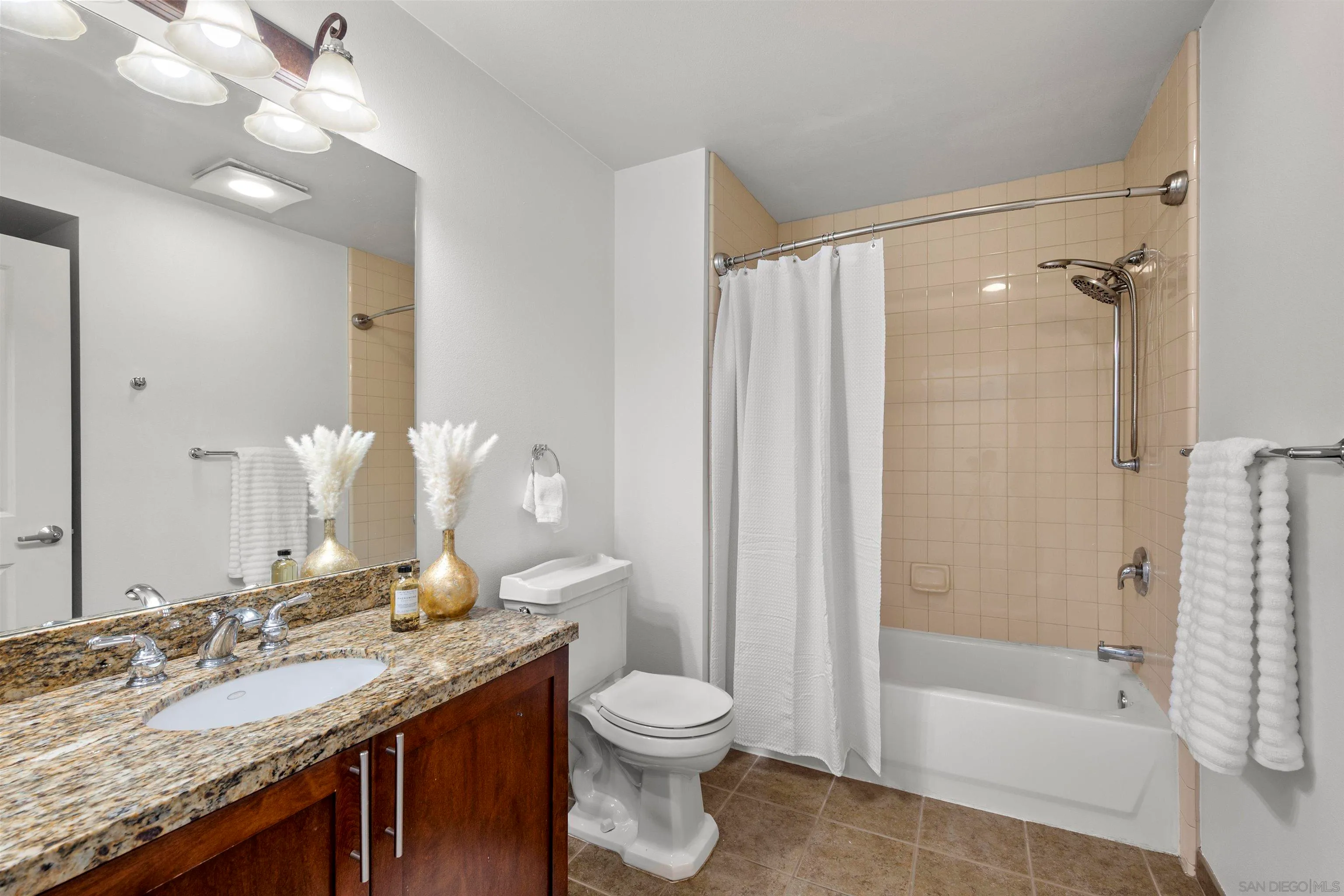 San Diego, California 92101, United States, 1 Bedroom Bedrooms, ,1 BathroomBathrooms,Residential,Pending,18589