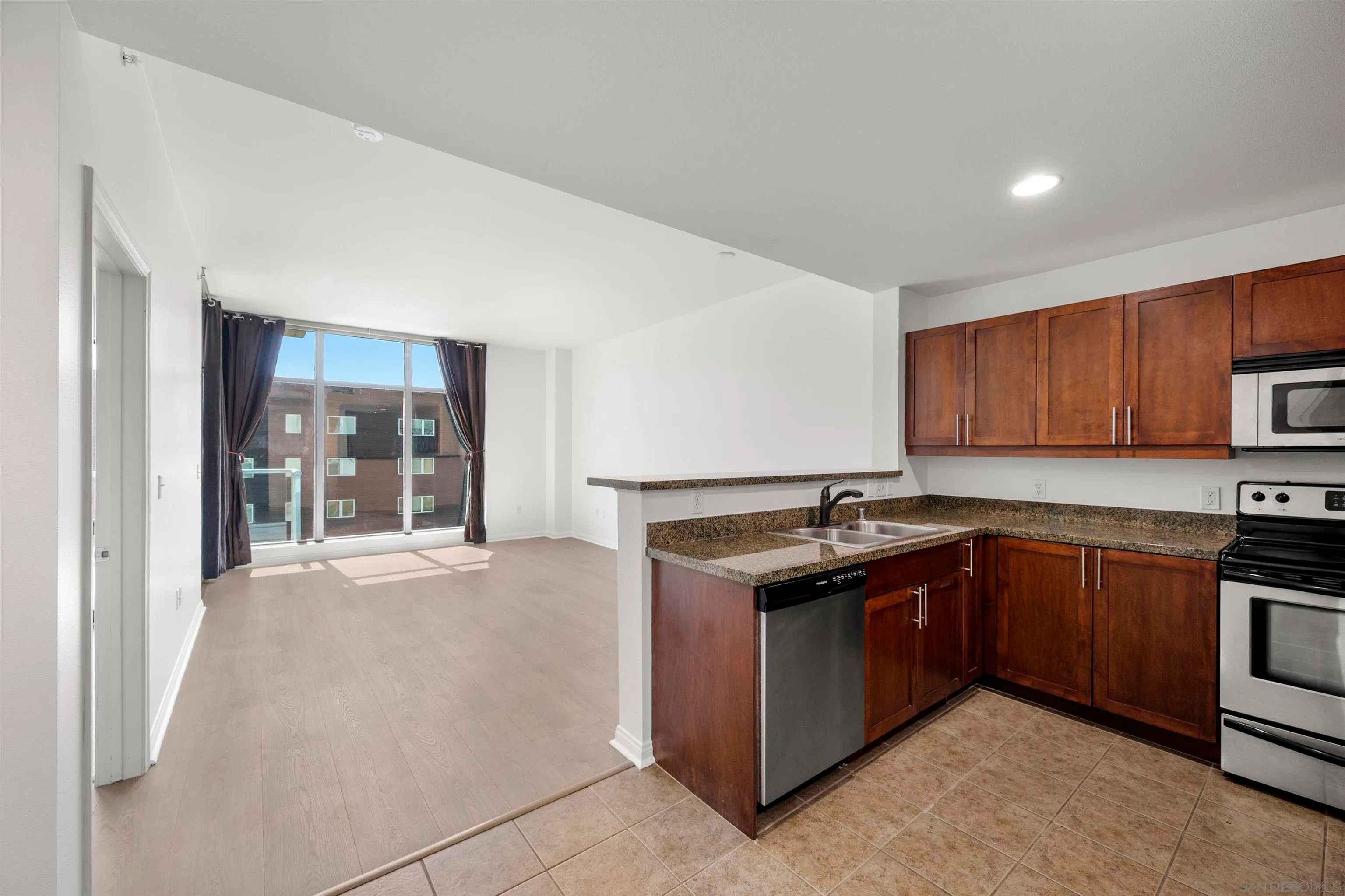 San Diego, California 92101, United States, 1 Bedroom Bedrooms, ,1 BathroomBathrooms,Residential,Pending,18589