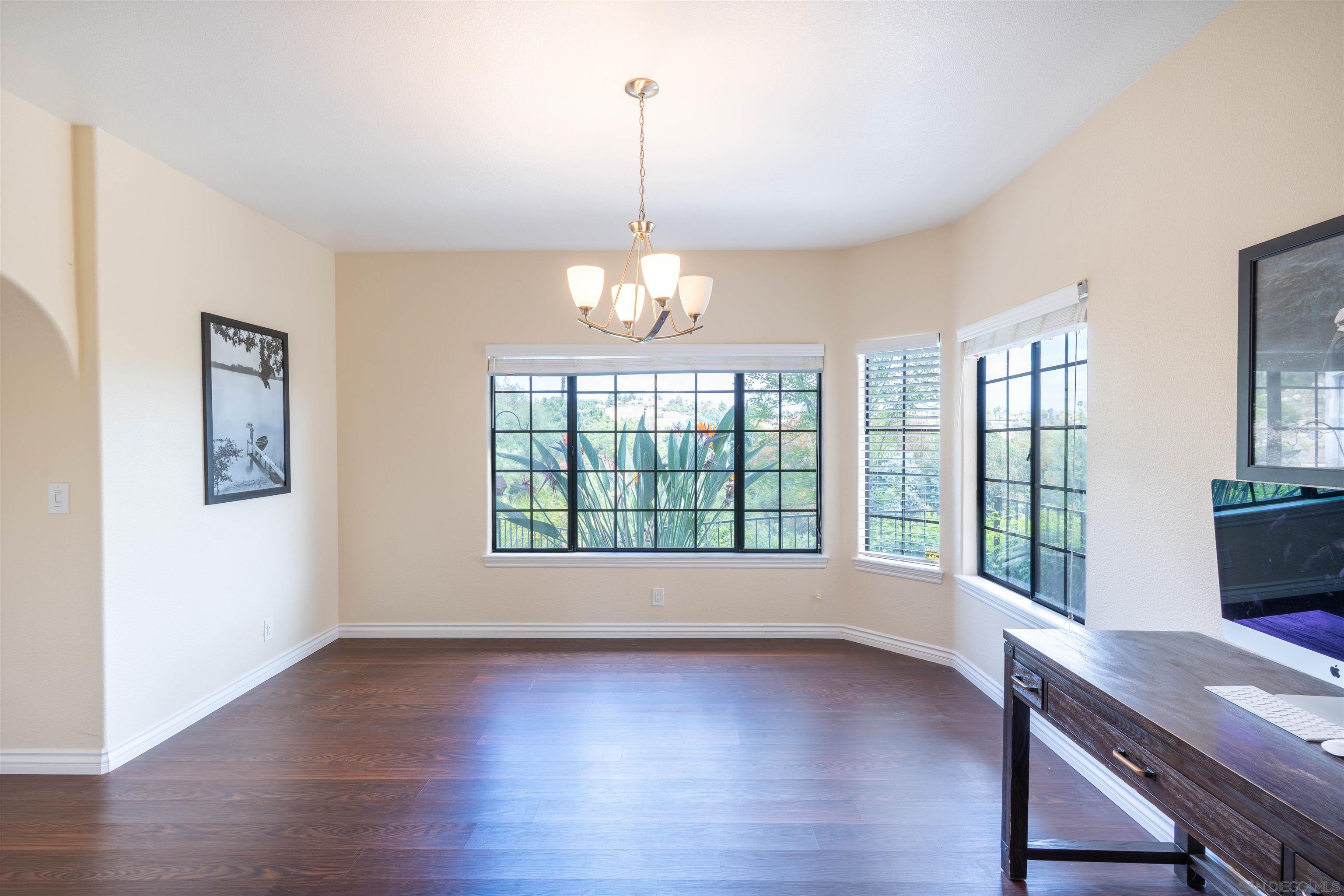 4514 La Canada