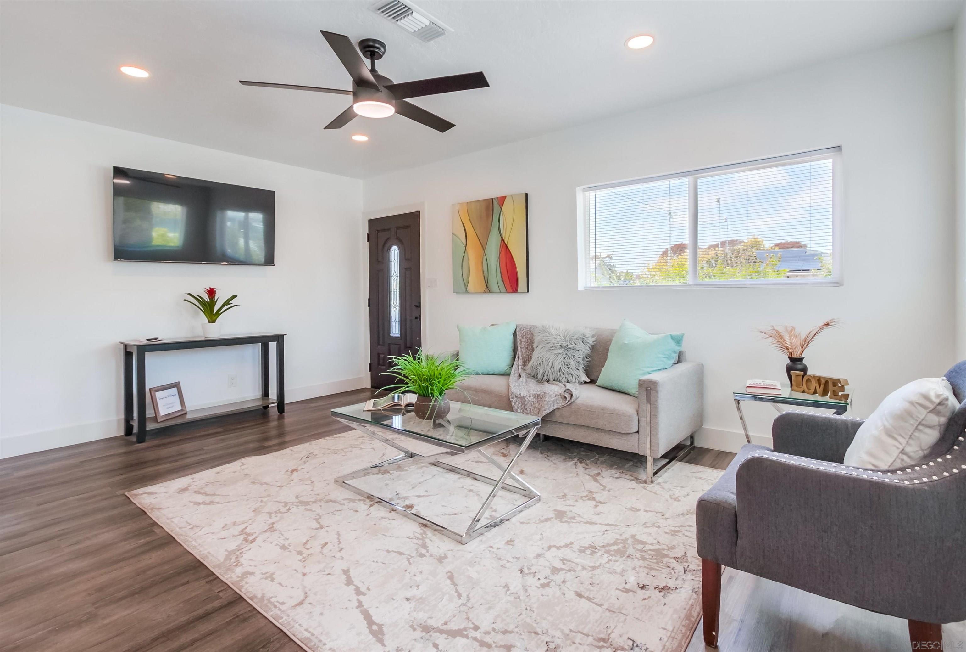 1303 Center Ave