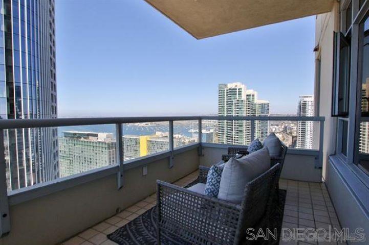 700 W E St 2702