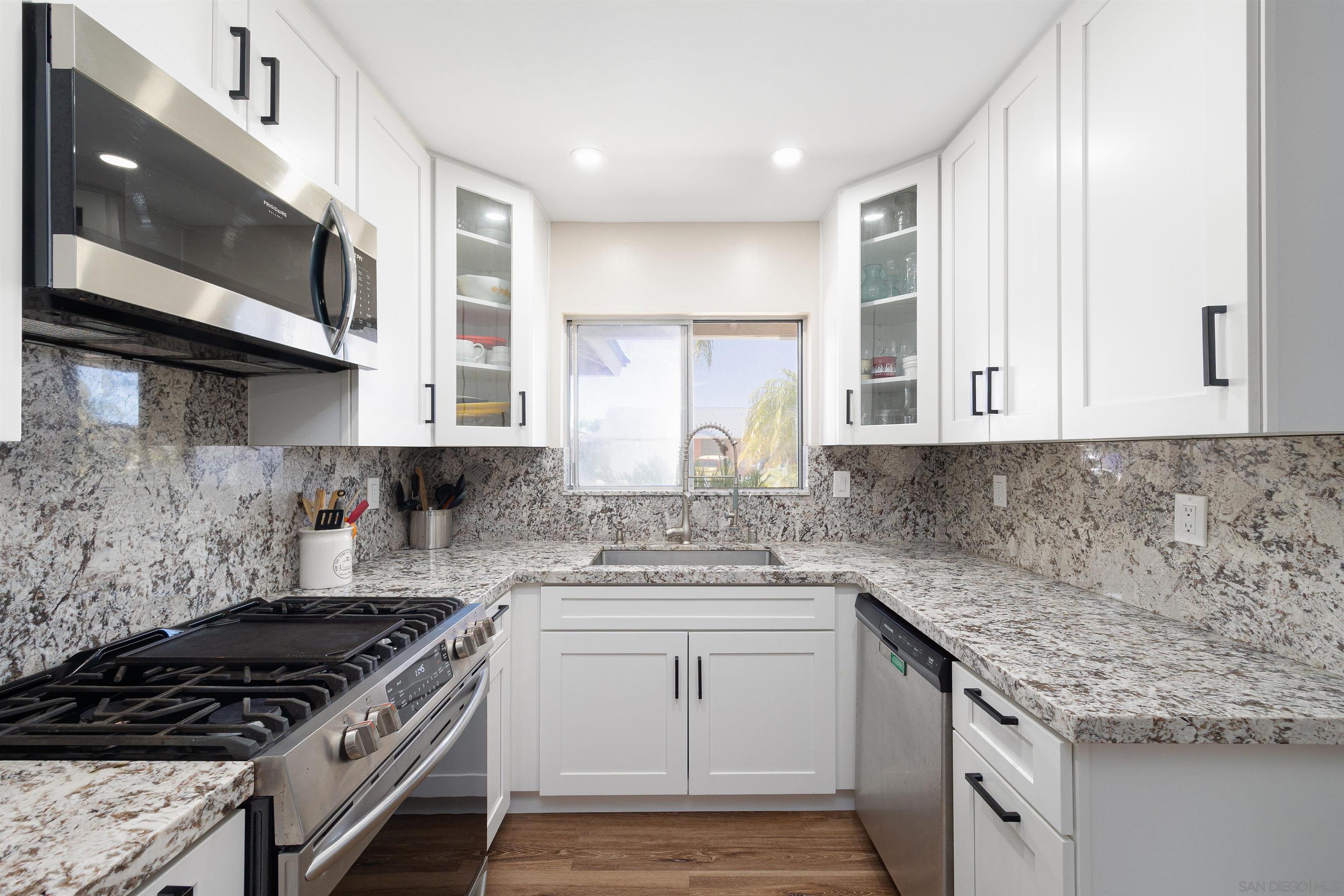1195 Kenalan DR