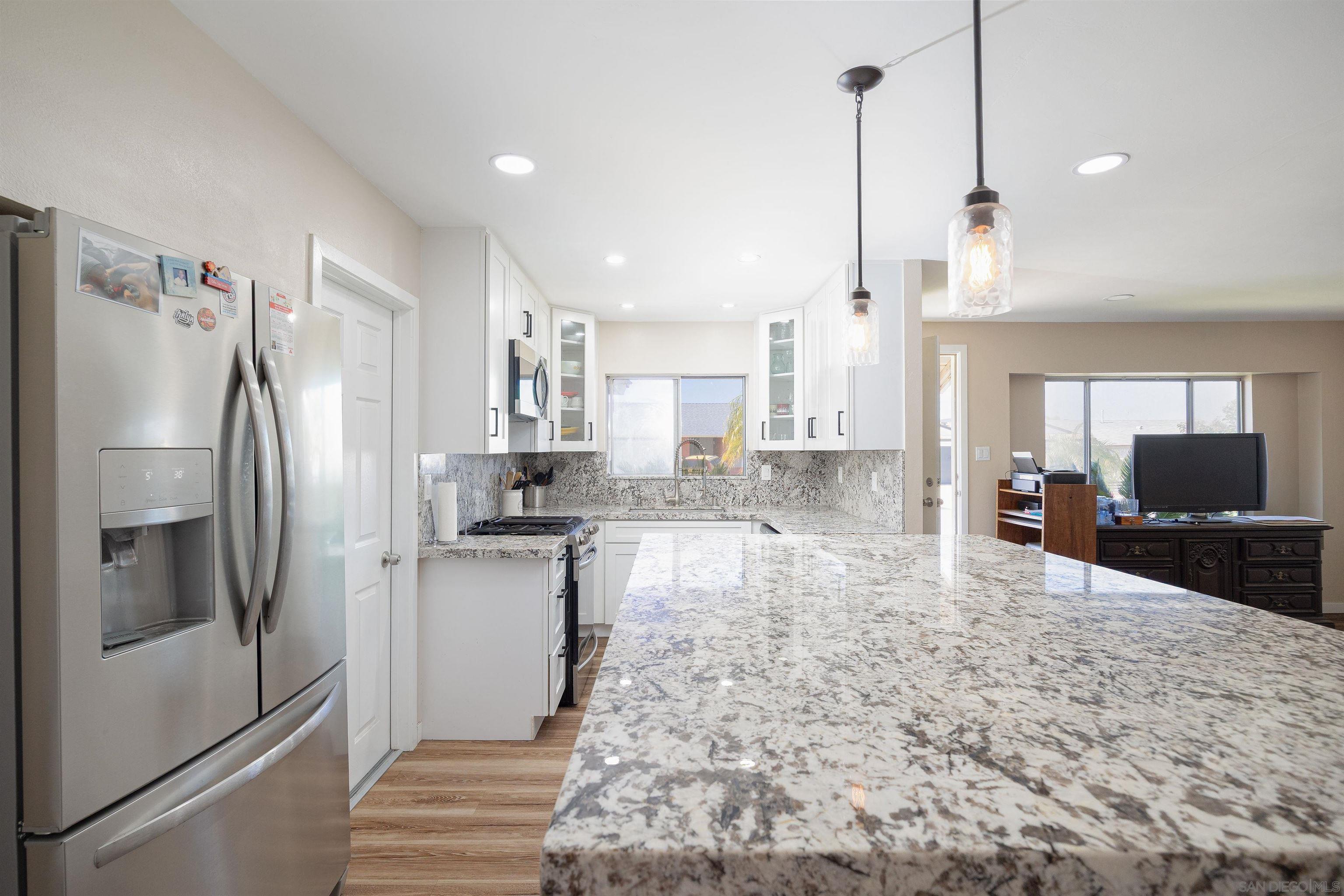1195 Kenalan DR