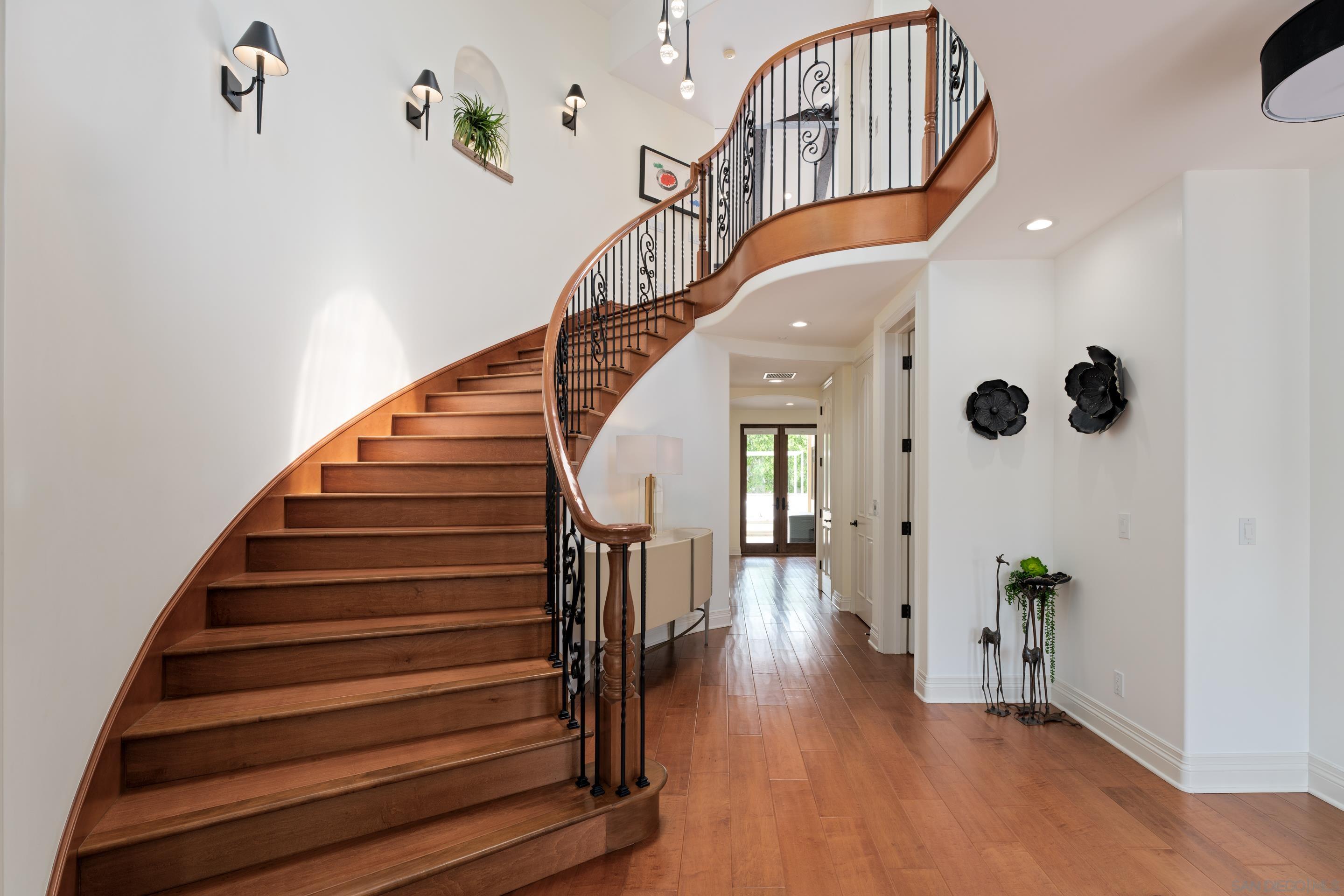 1045 Van Nuys St.