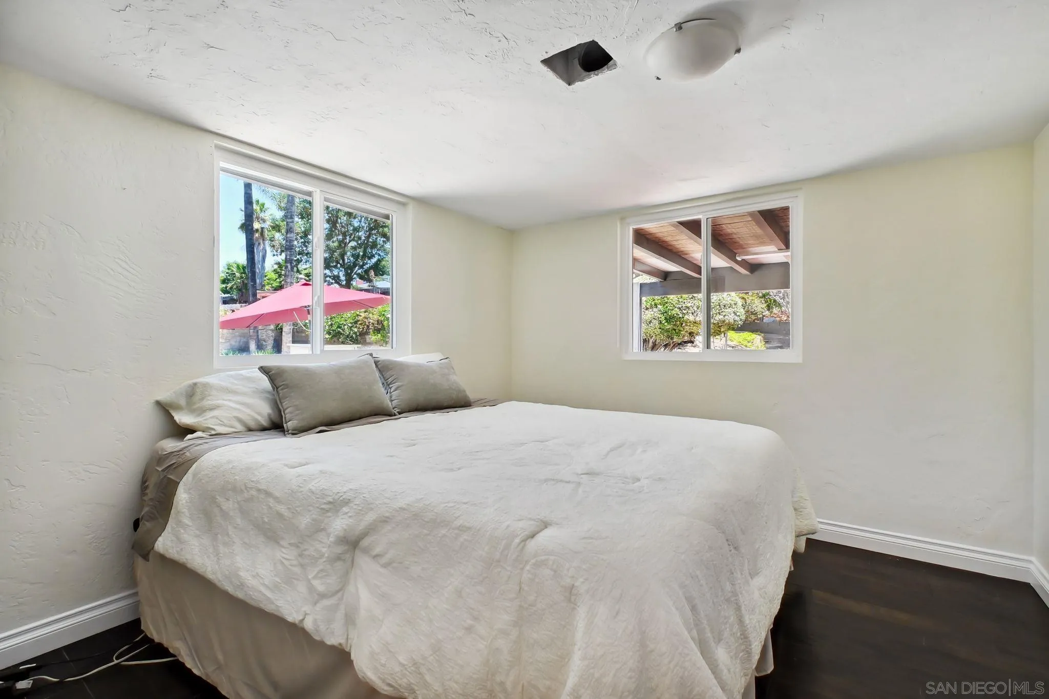 El Cajon, California 92021, United States, 3 Bedrooms Bedrooms, ,2 BathroomsBathrooms,Residential,Pending,157089