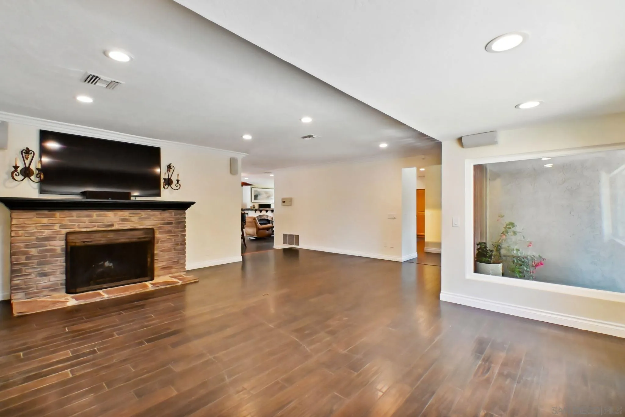 El Cajon, California 92021, United States, 3 Bedrooms Bedrooms, ,2 BathroomsBathrooms,Residential,Pending,157089