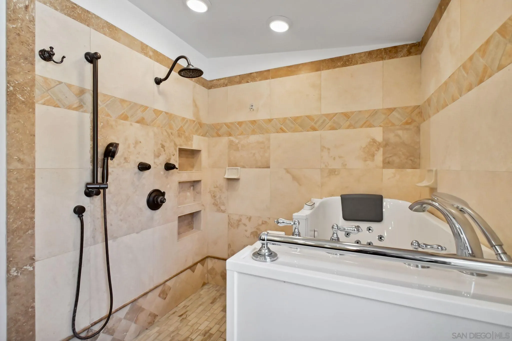 El Cajon, California 92021, United States, 3 Bedrooms Bedrooms, ,2 BathroomsBathrooms,Residential,Pending,157089