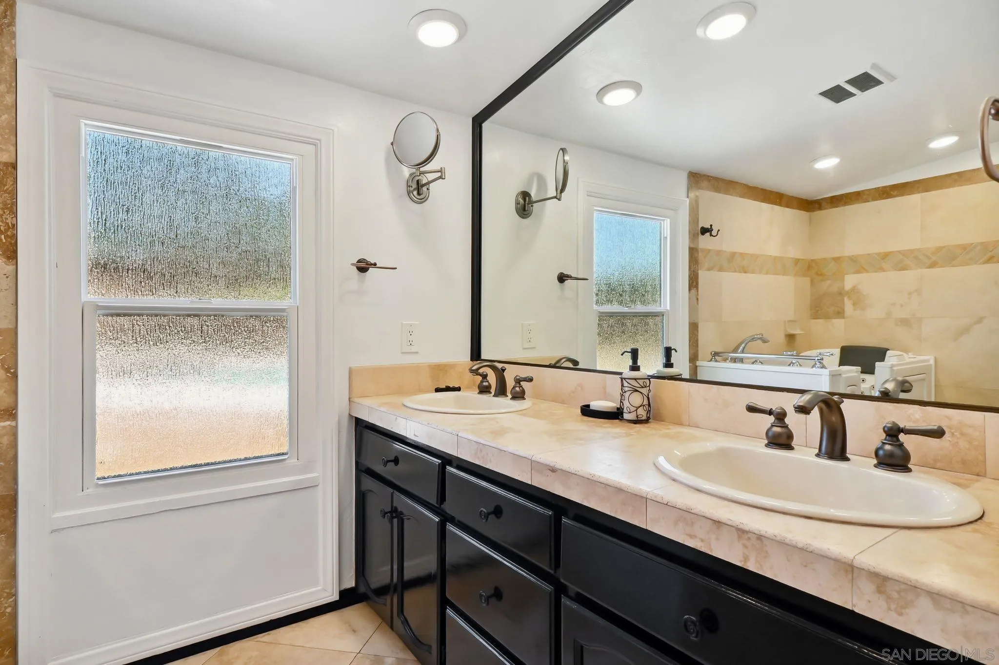 El Cajon, California 92021, United States, 3 Bedrooms Bedrooms, ,2 BathroomsBathrooms,Residential,Pending,157089