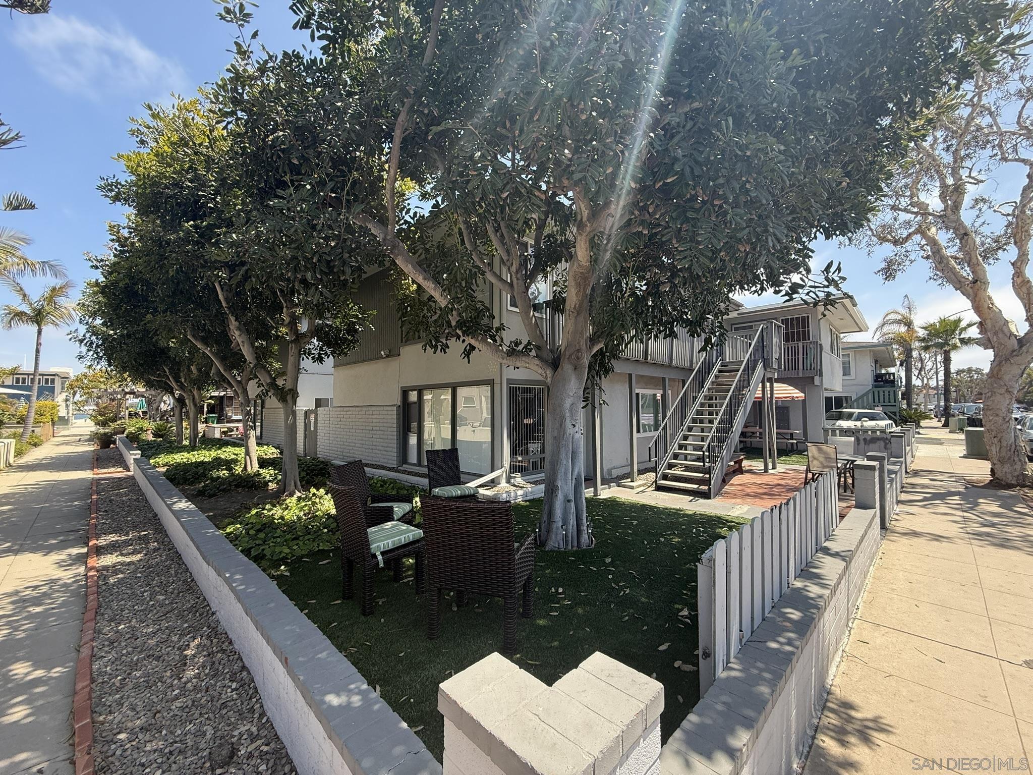 801-807 Coronado Court