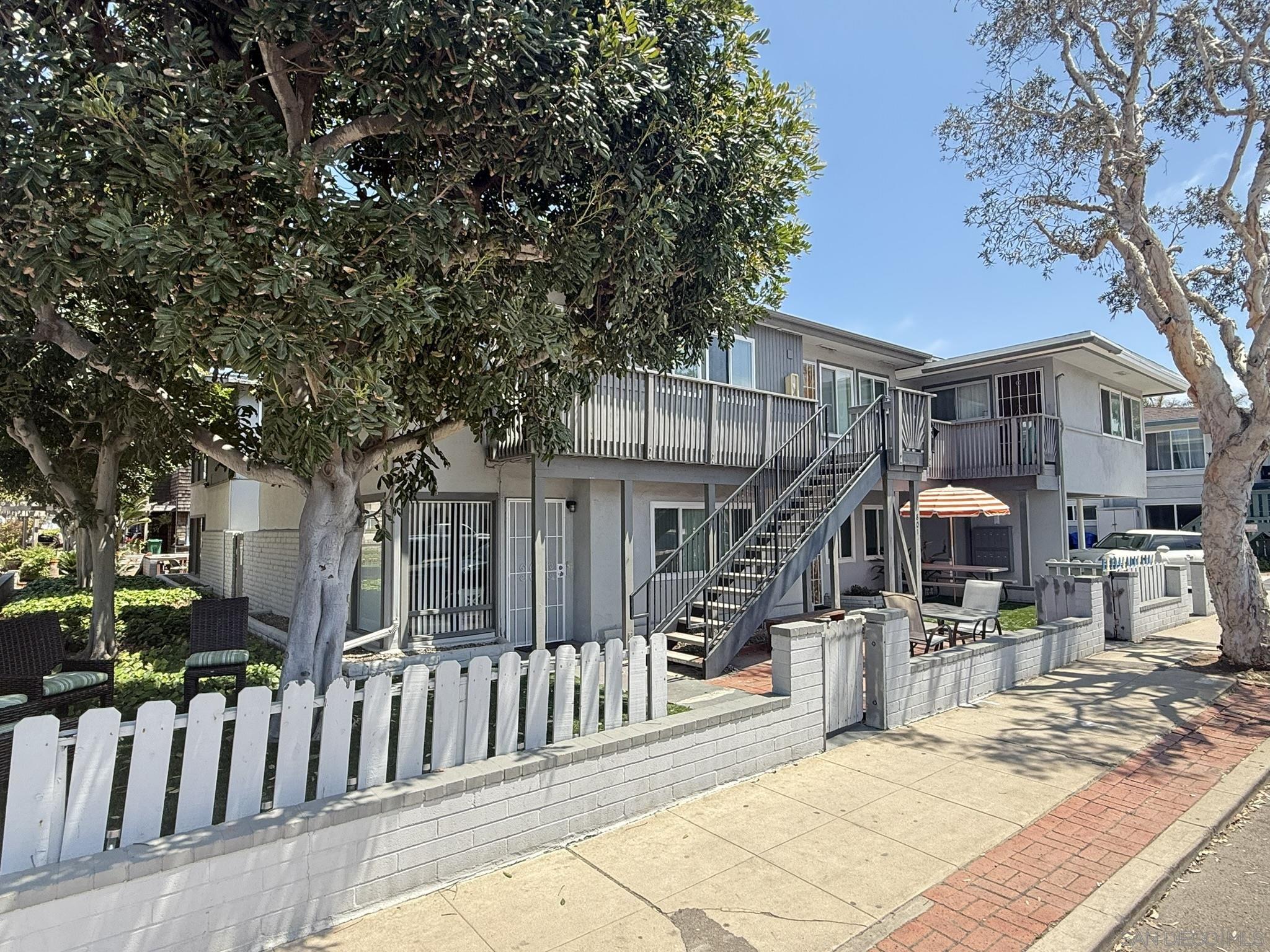 801-807 Coronado Court