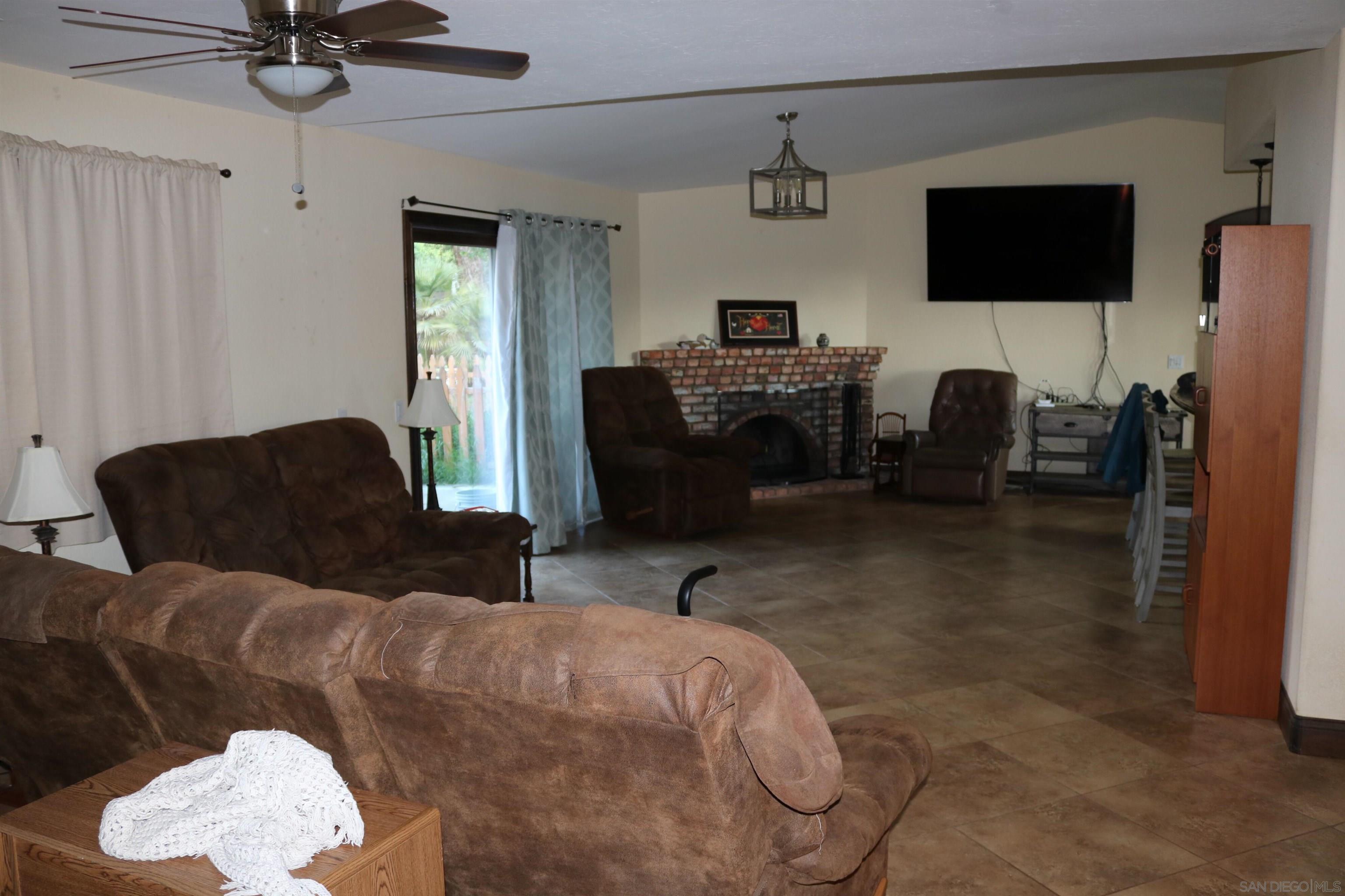 38083 De Luz Rd