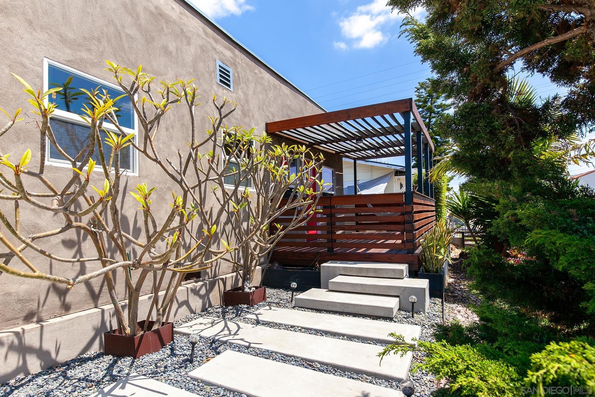 3270 Collier Ave