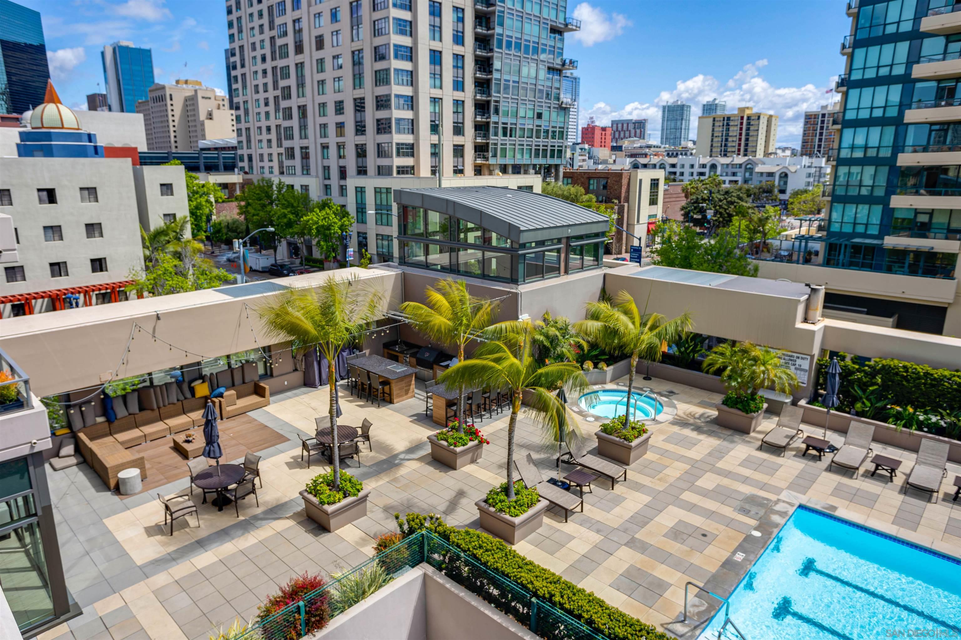 550 Front St 402