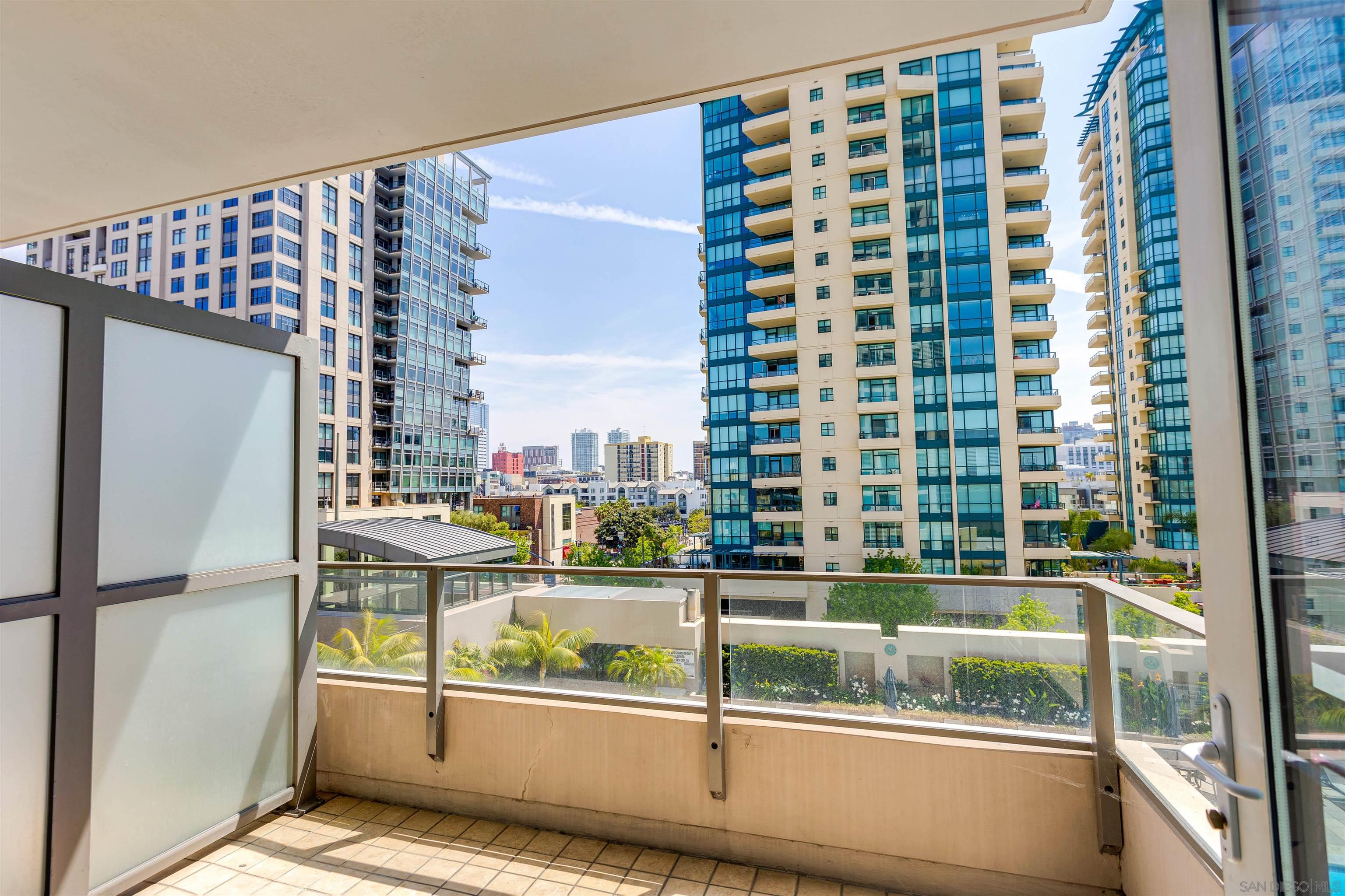 550 Front St 402