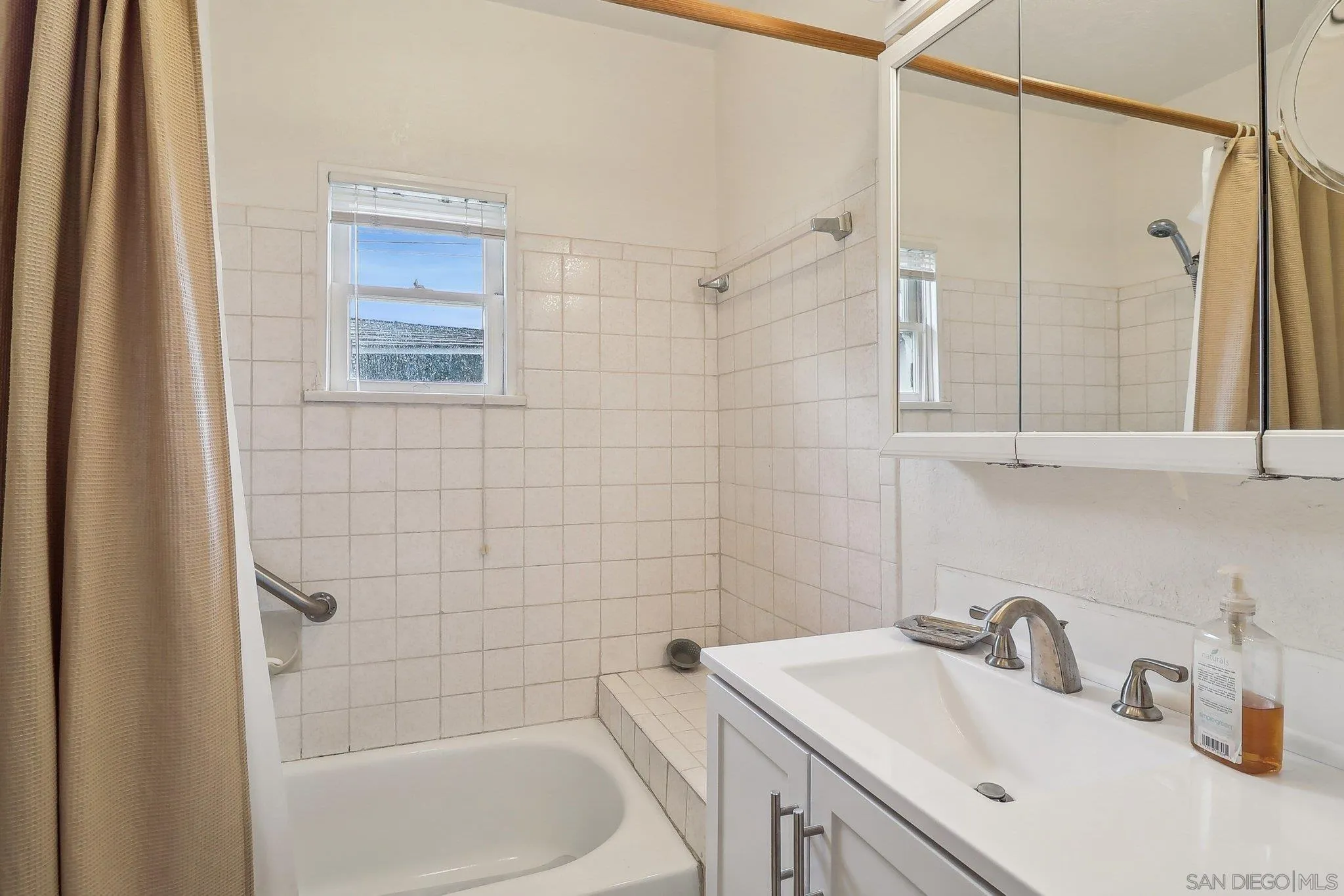 San Diego, California 92116, United States, 2 Bedrooms Bedrooms, ,2 BathroomsBathrooms,Residential,Active,98690