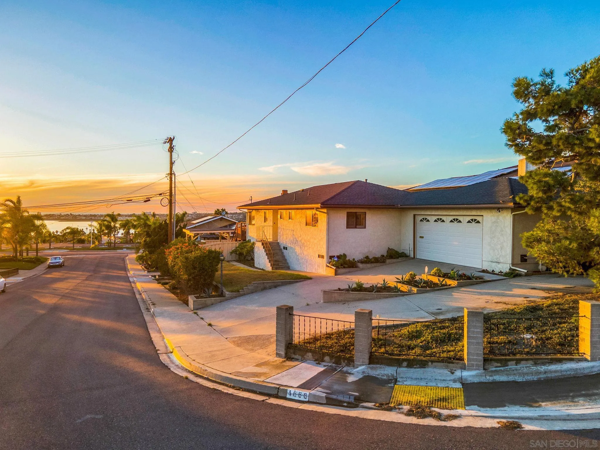 San Diego, California 92110, United States, 3 Bedrooms Bedrooms, ,2 BathroomsBathrooms,Residential,Active,84615